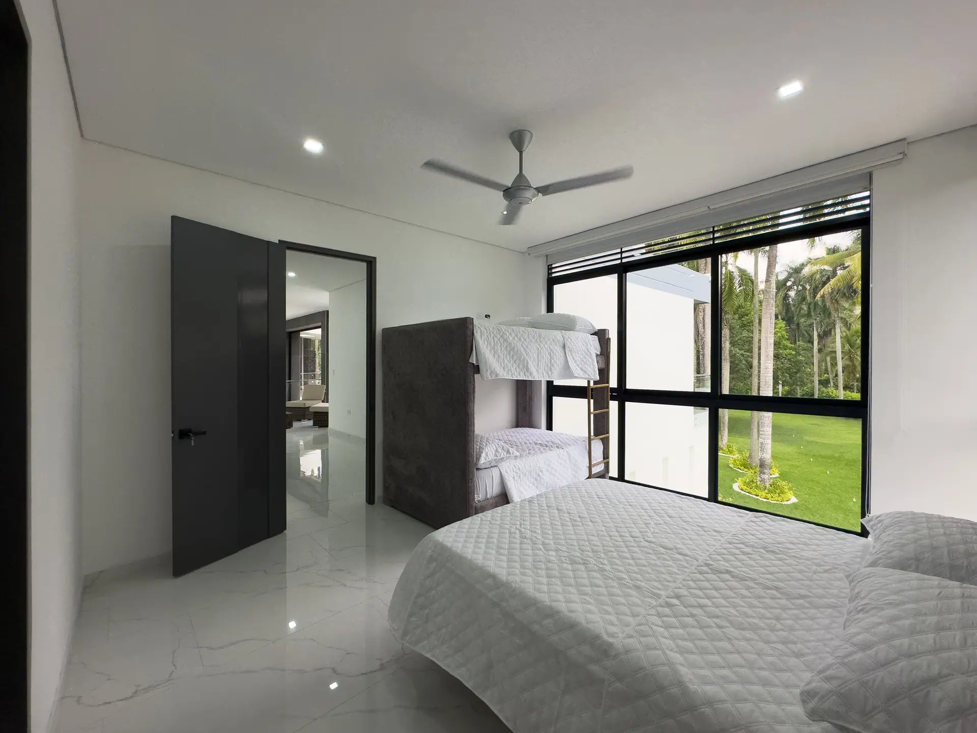 Casa con piscina a la venta, en Melgar.