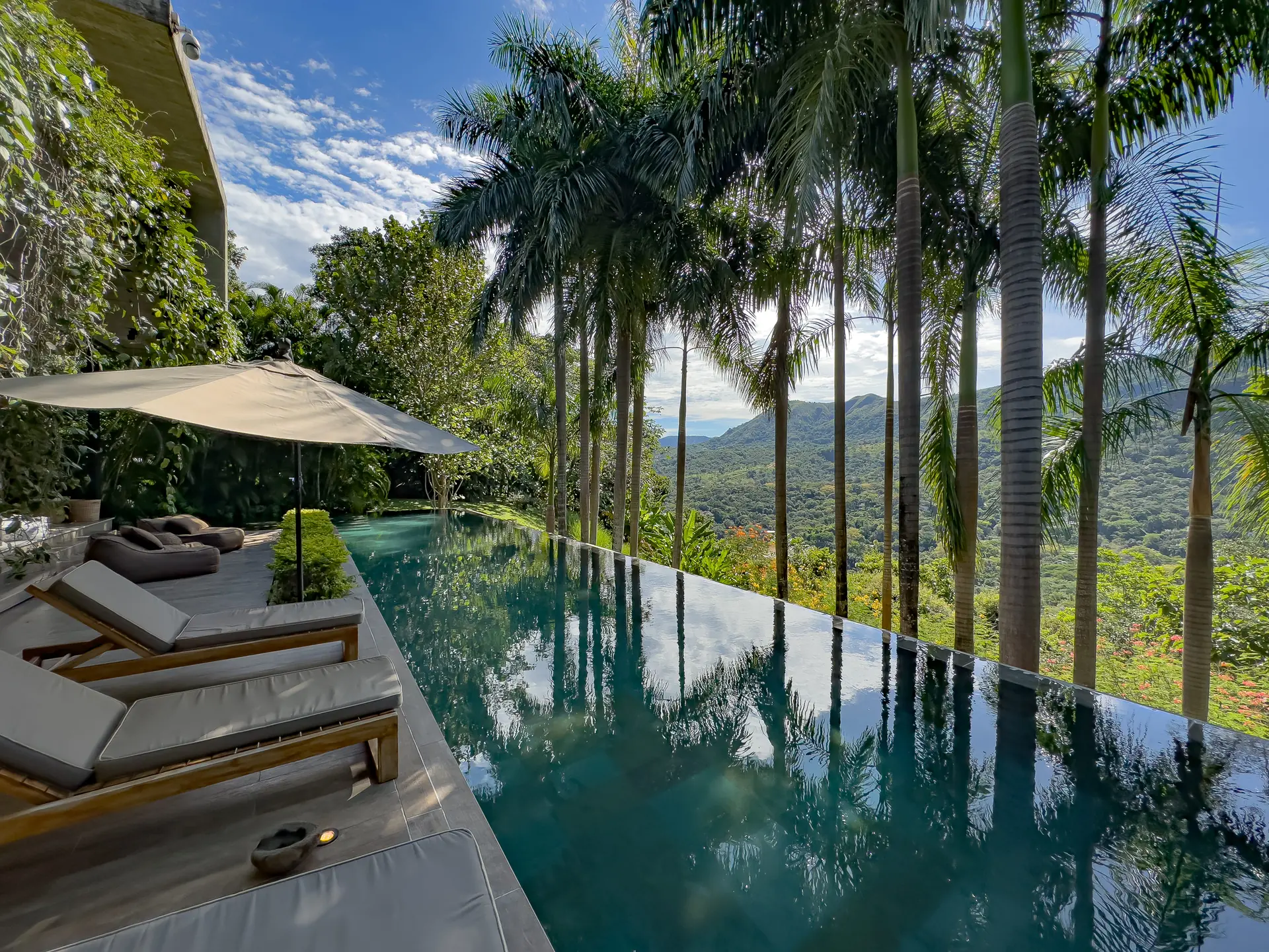 Casa con piscina en venta o alquiler, en Nilo Cundinamarca.