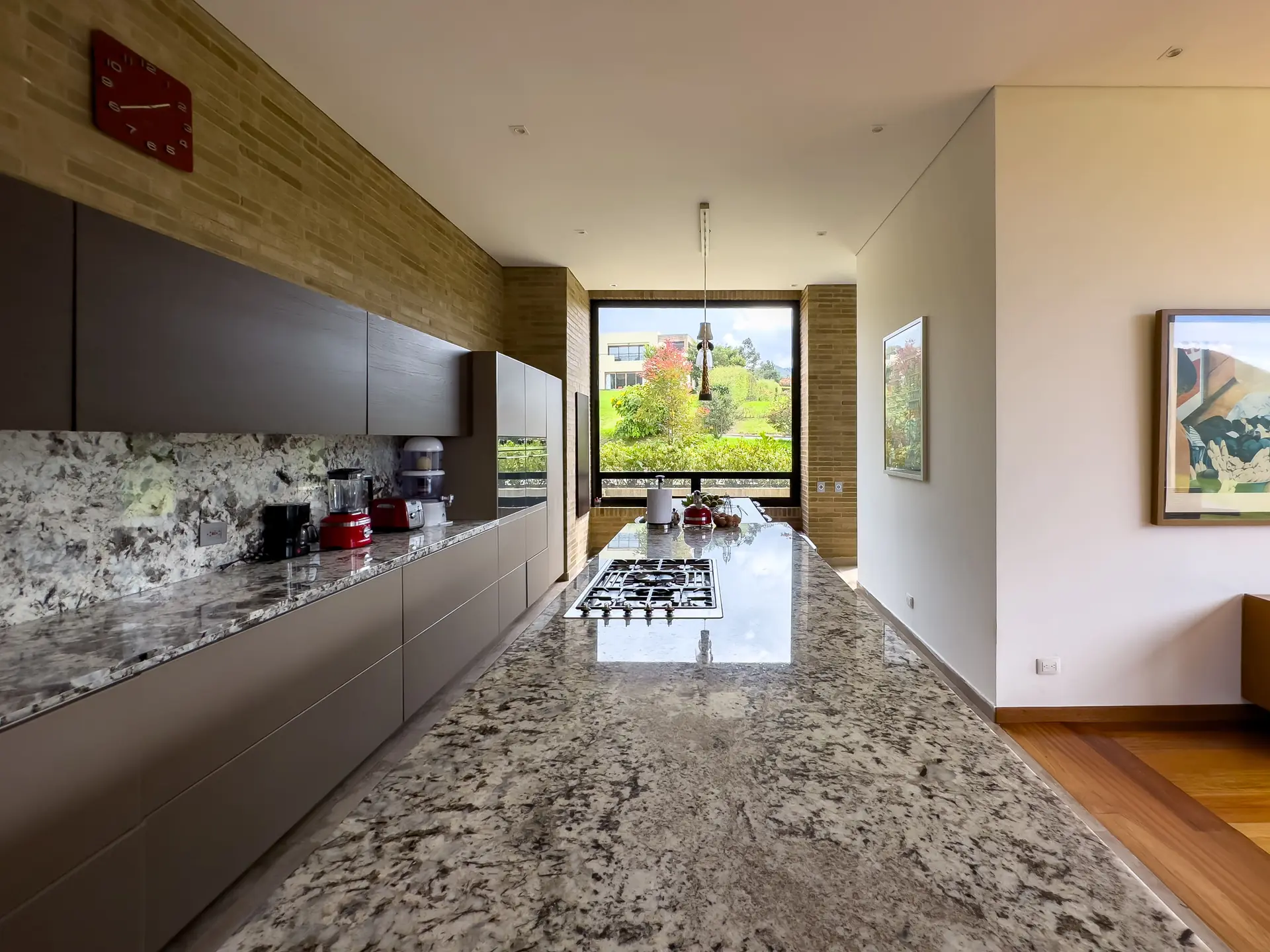Casa con jardín a la venta, en La Calera.