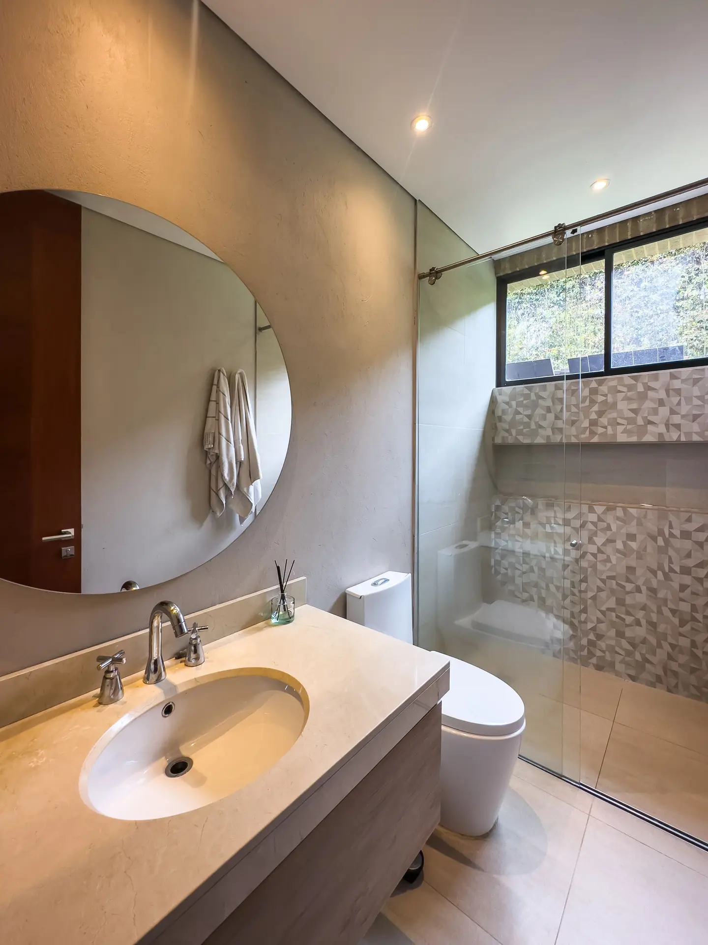 Casa con jardín a la venta, en La Calera.