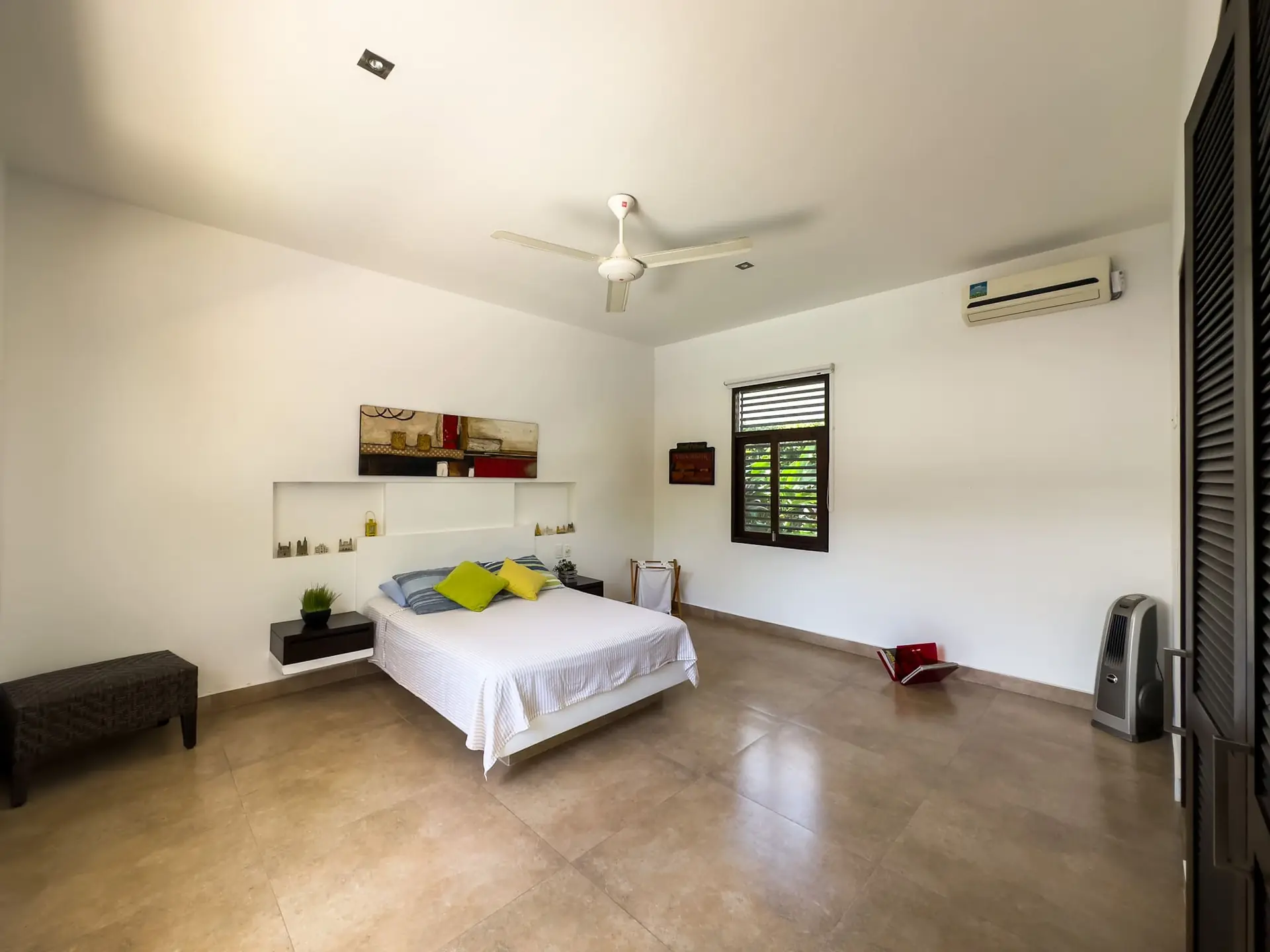 Casa con piscina a la venta, en Lagos del Peñon. (Girardot)