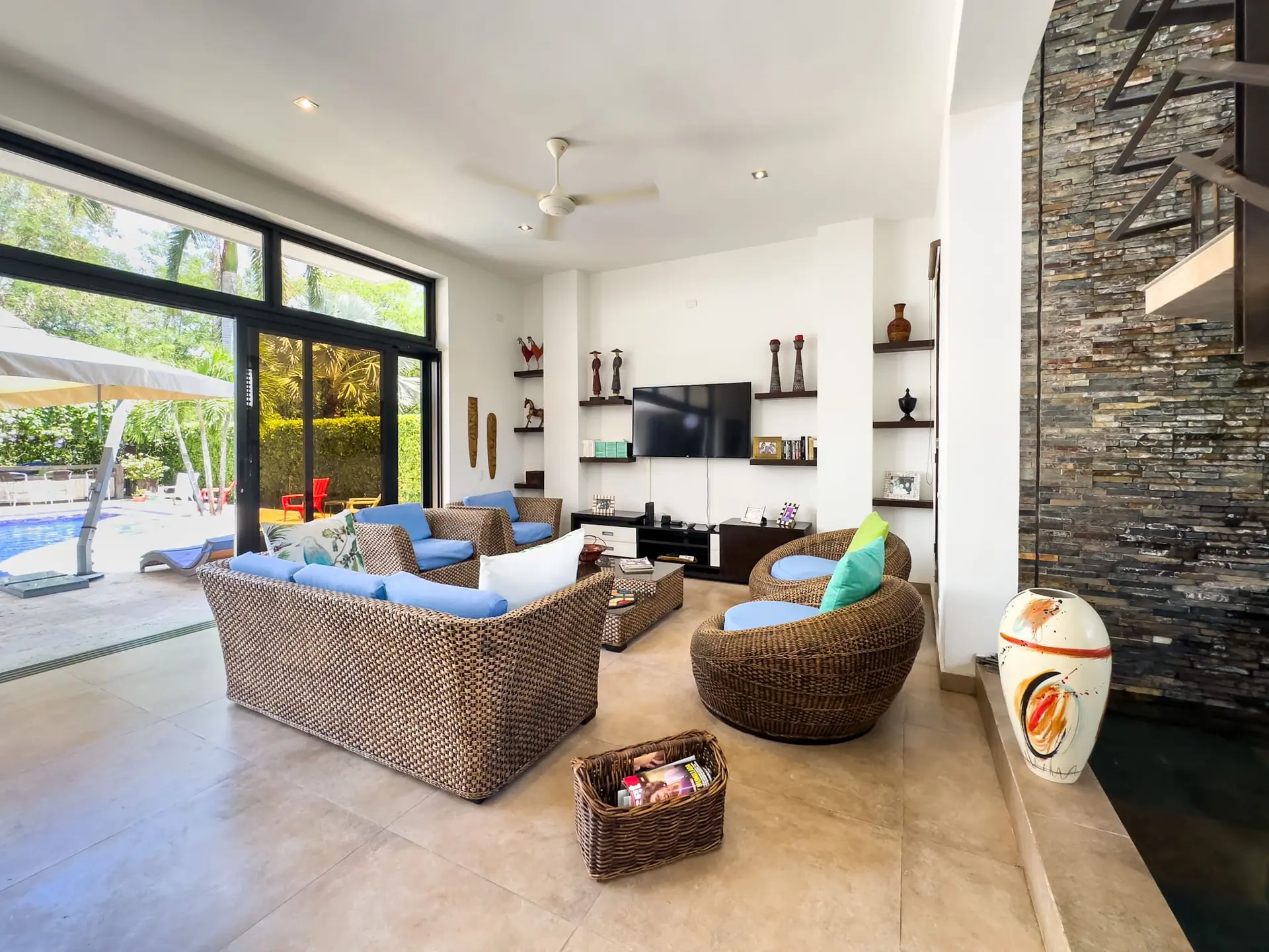 Casa con piscina a la venta, en Lagos del Peñon. (Girardot)