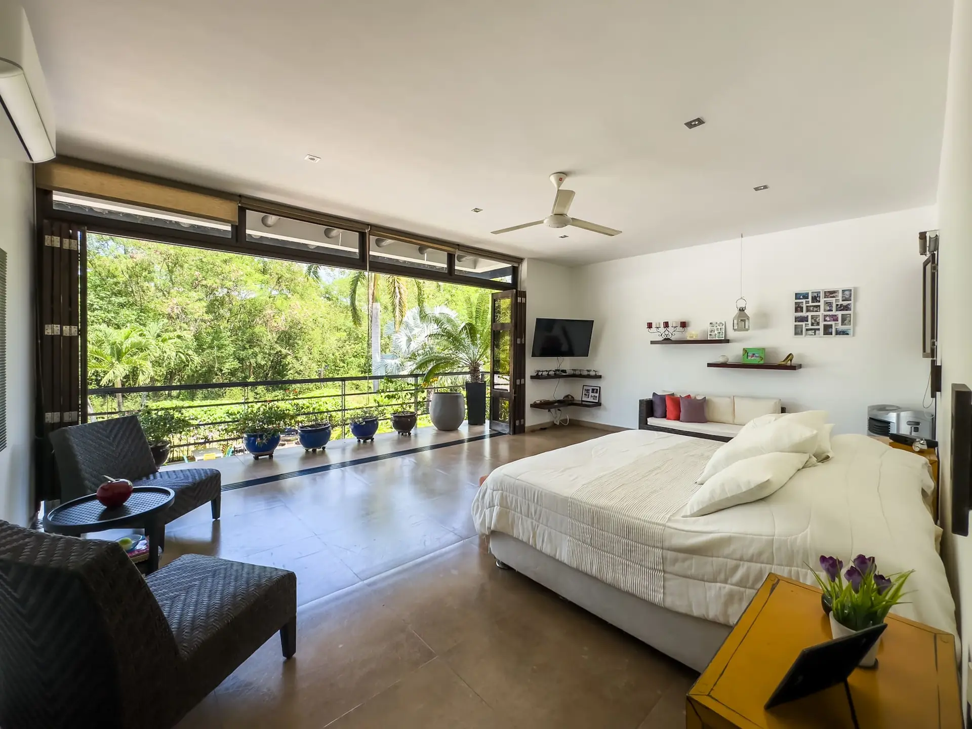 Casa con piscina a la venta, en Lagos del Peñon. (Girardot)