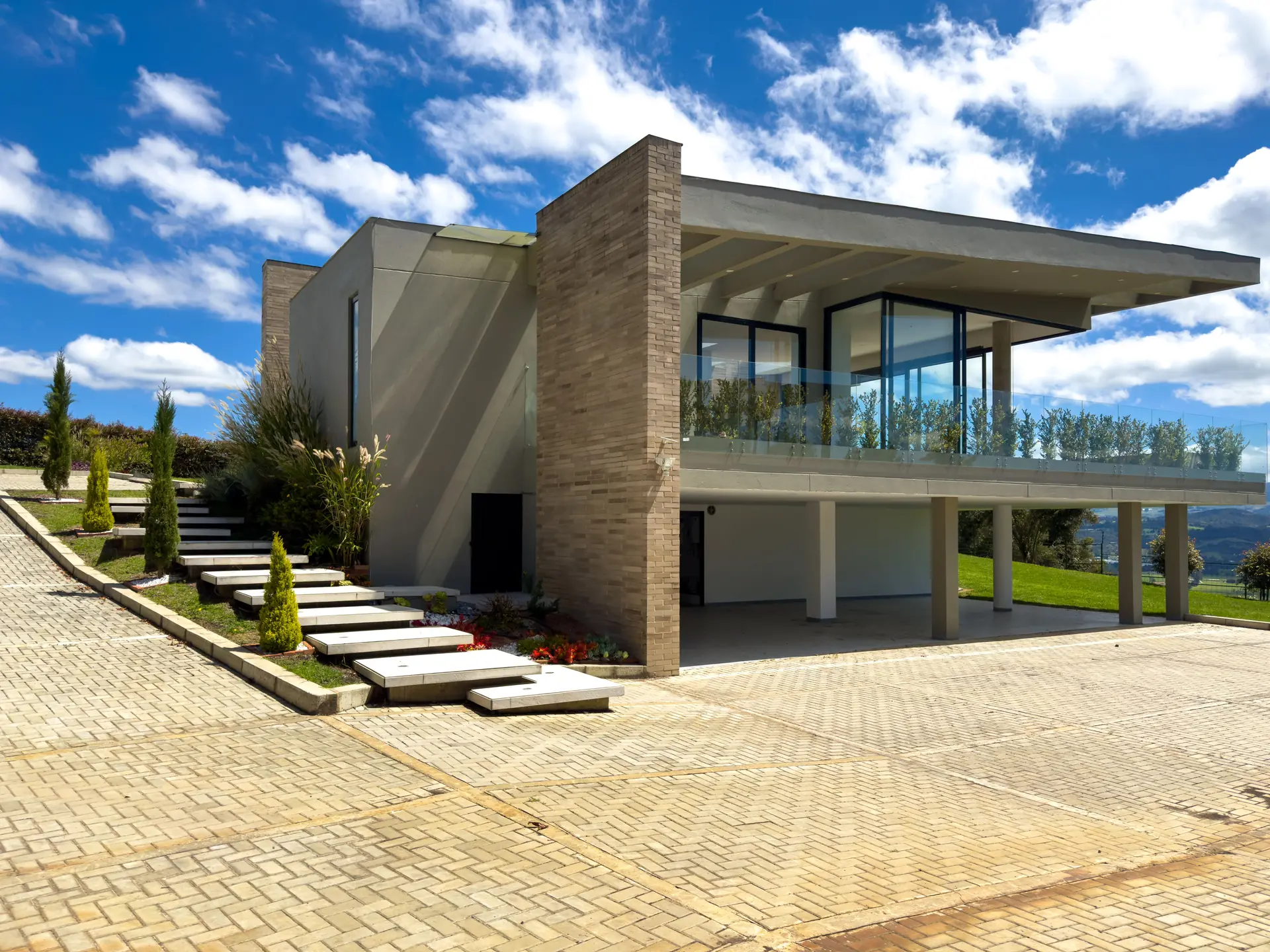 Casa con jardín a la venta, en Aposentos de Yerbabuena.