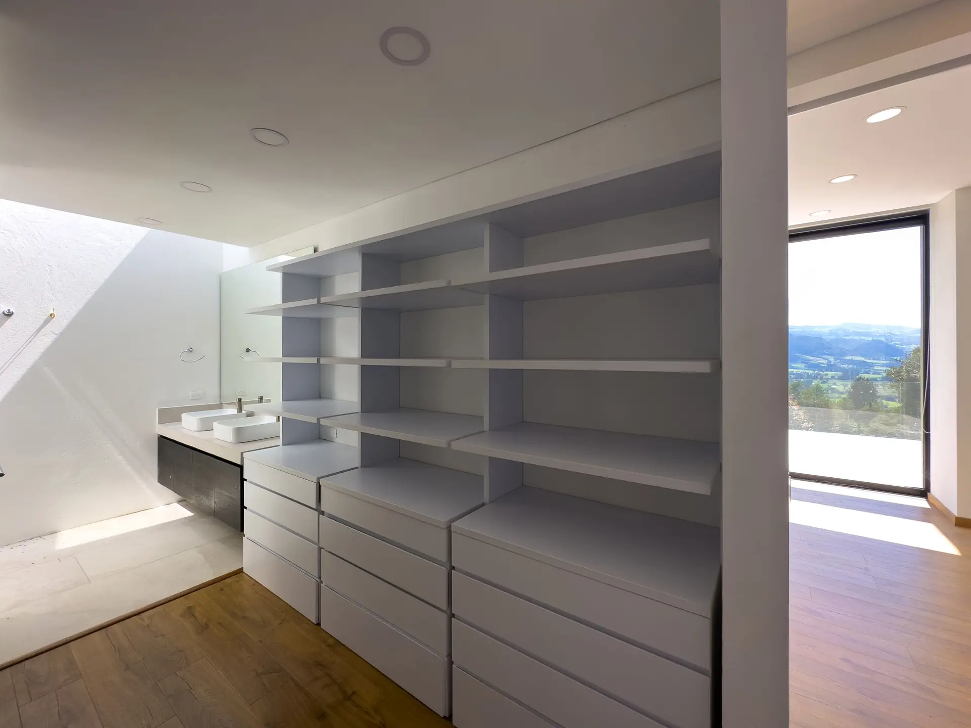 Casa con jardín a la venta, en Aposentos de Yerbabuena.