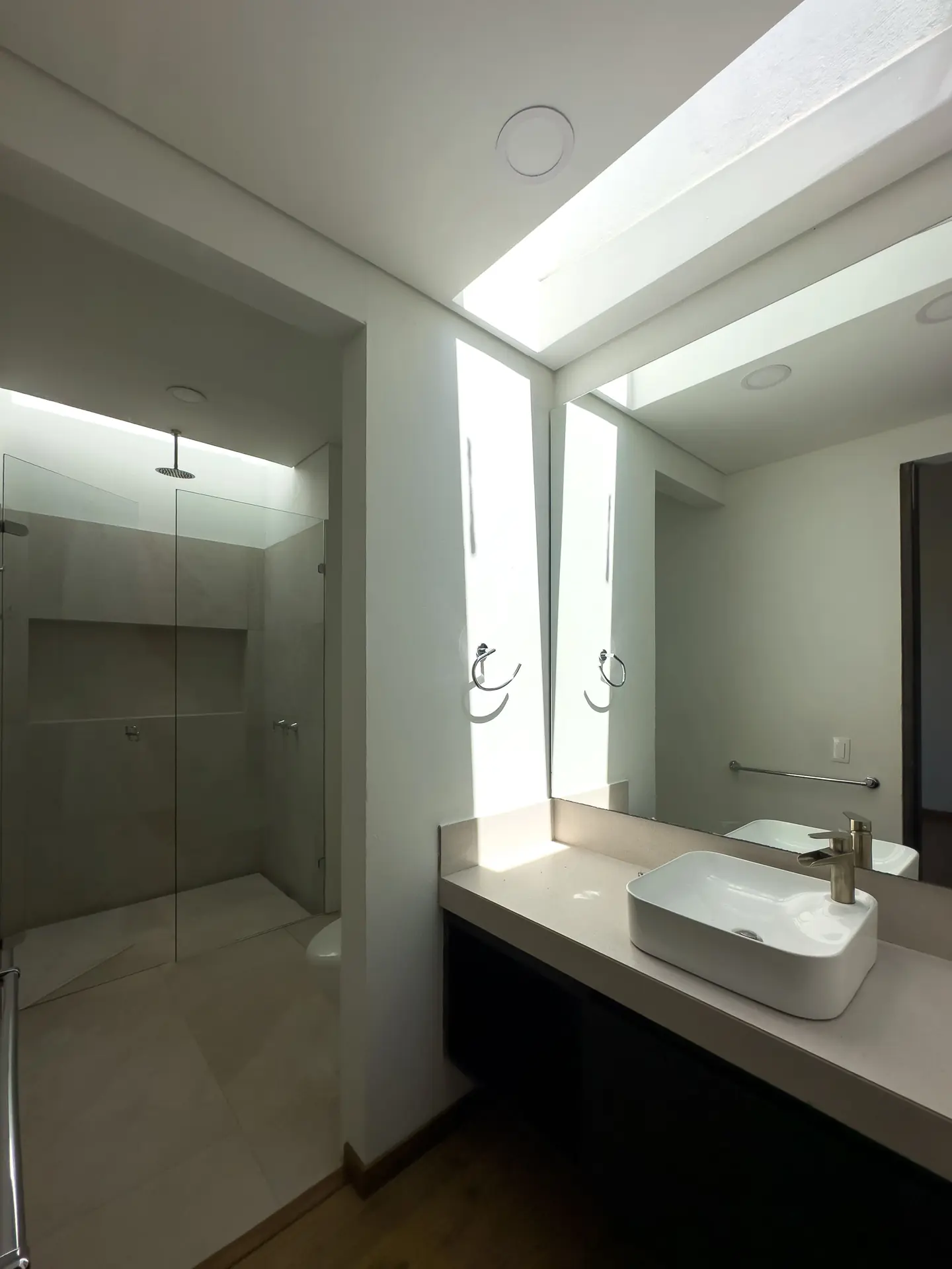 Casa con jardín a la venta, en Aposentos de Yerbabuena.