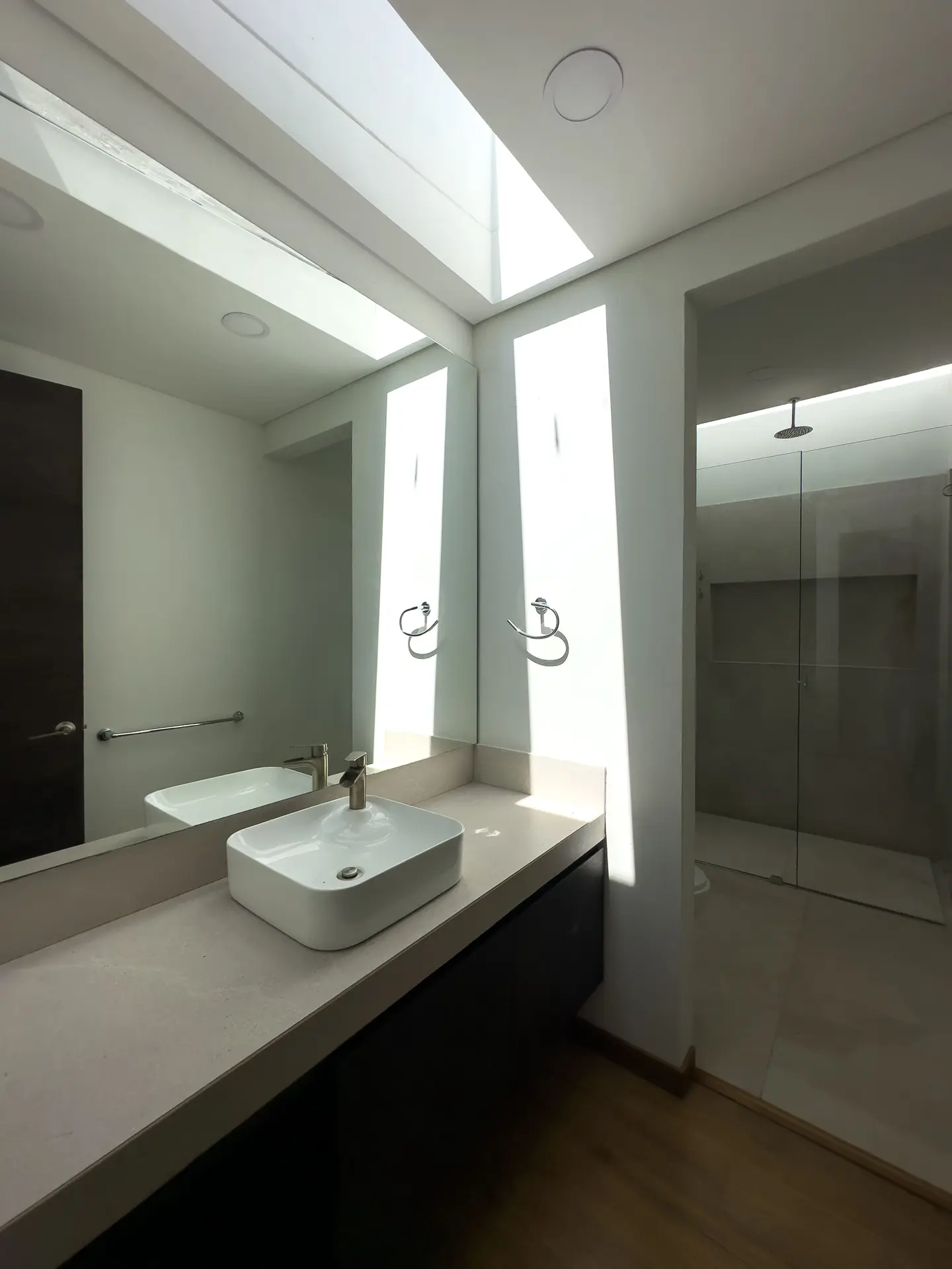 Casa con jardín a la venta, en Aposentos de Yerbabuena.
