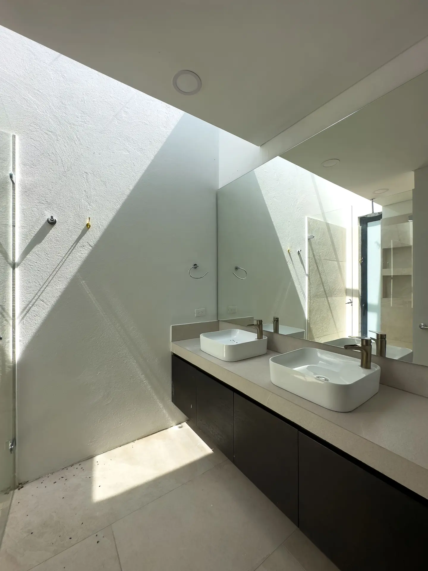 Casa con jardín a la venta, en Aposentos de Yerbabuena.