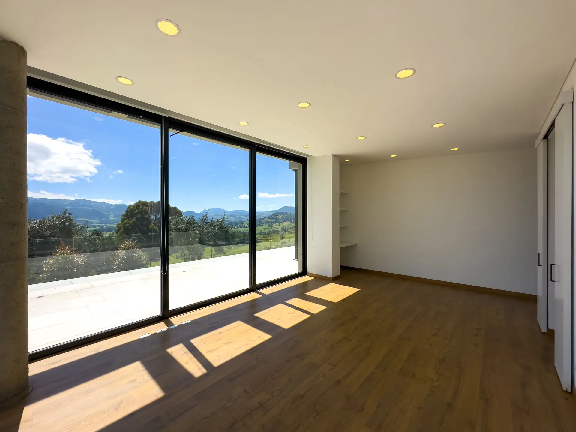 Casa con jardín a la venta, en Aposentos de Yerbabuena.