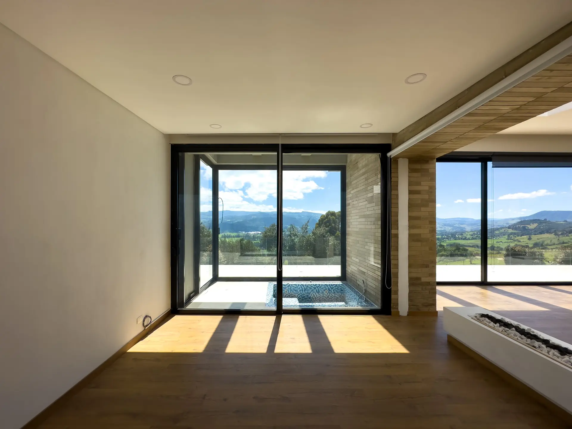 Casa con jardín a la venta, en Aposentos de Yerbabuena.