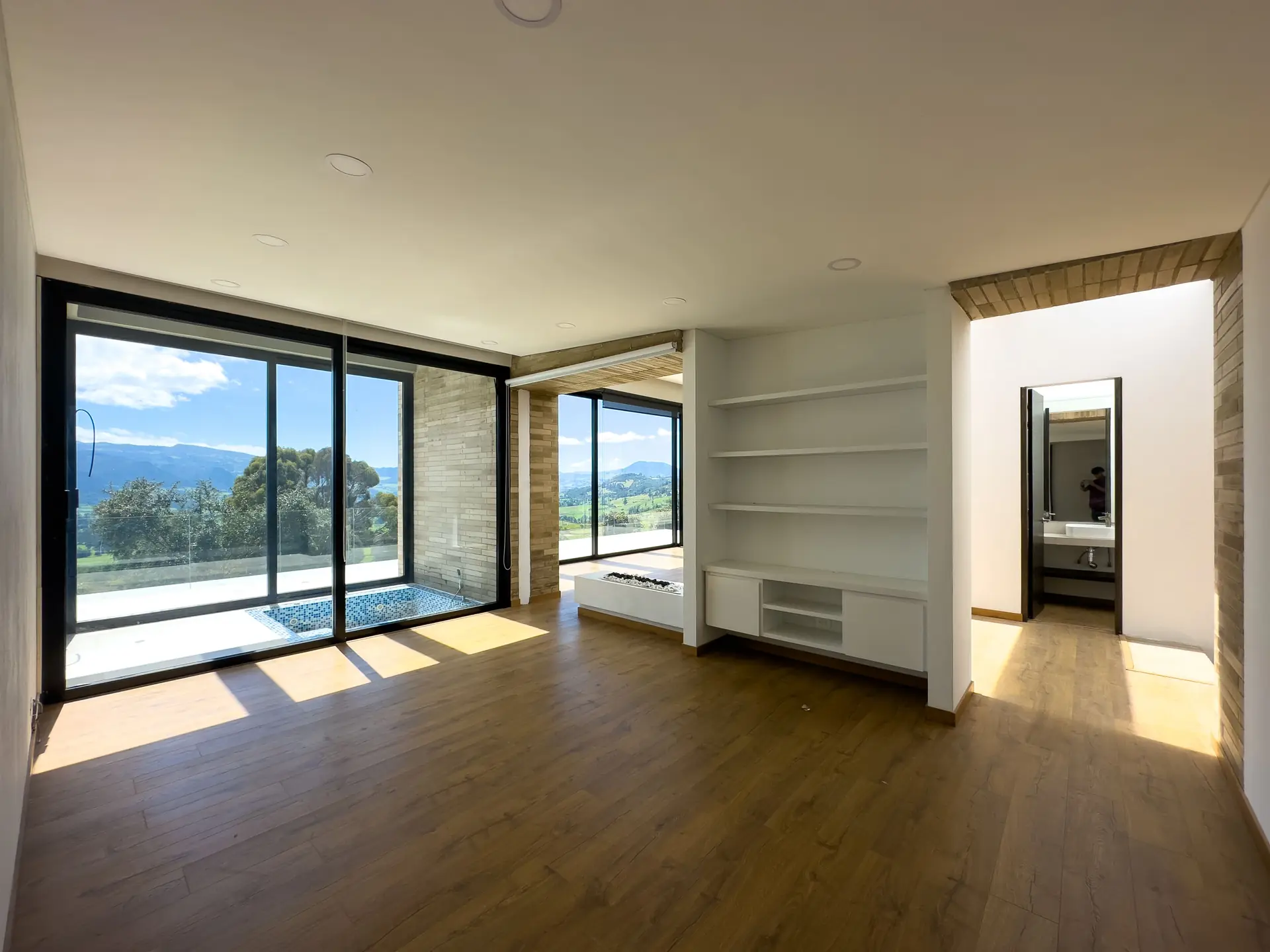 Casa con jardín a la venta, en Aposentos de Yerbabuena.