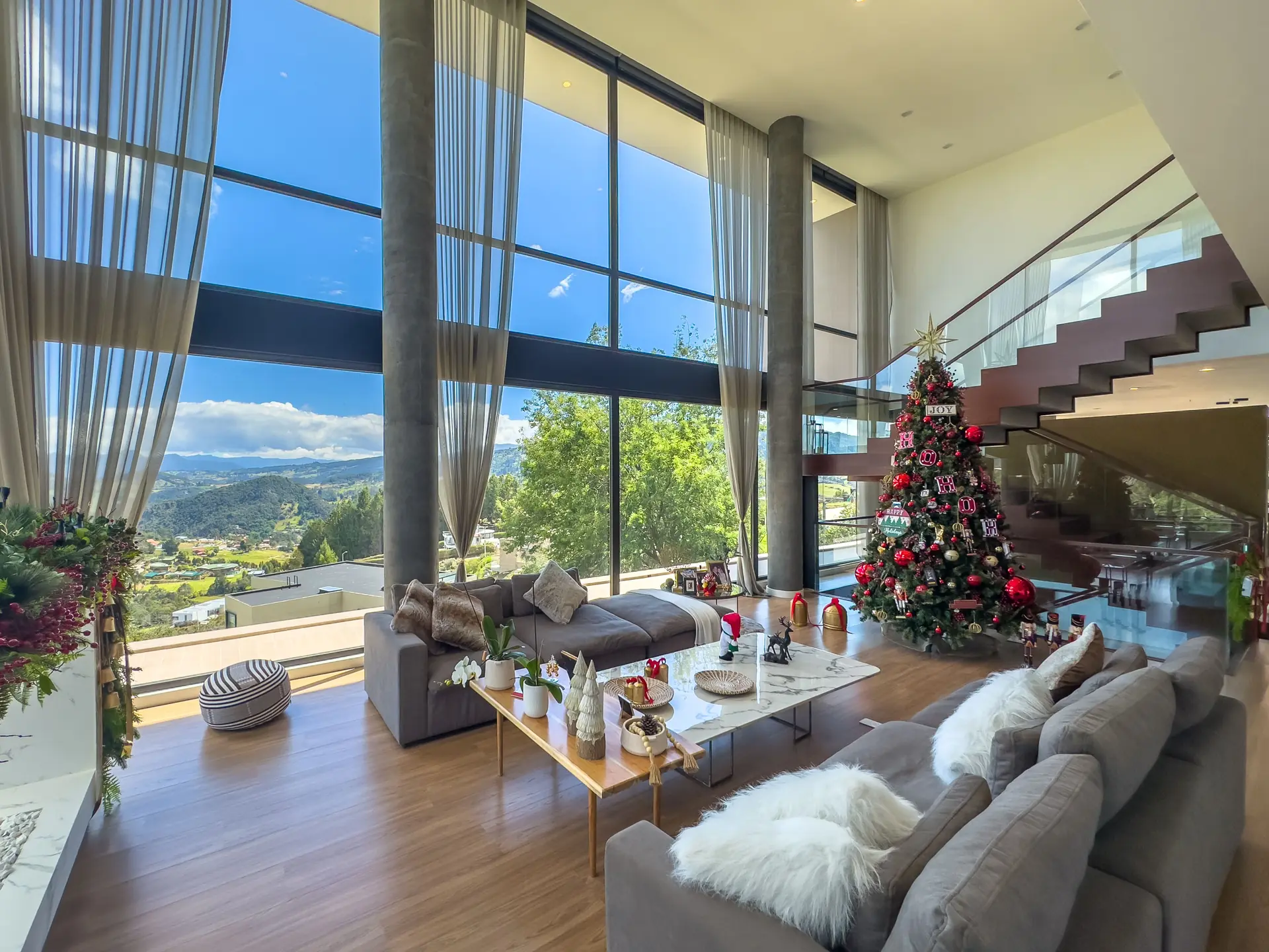 Casa con terraza y jardín a la venta o arriendo, en Bosques del Encenillo.