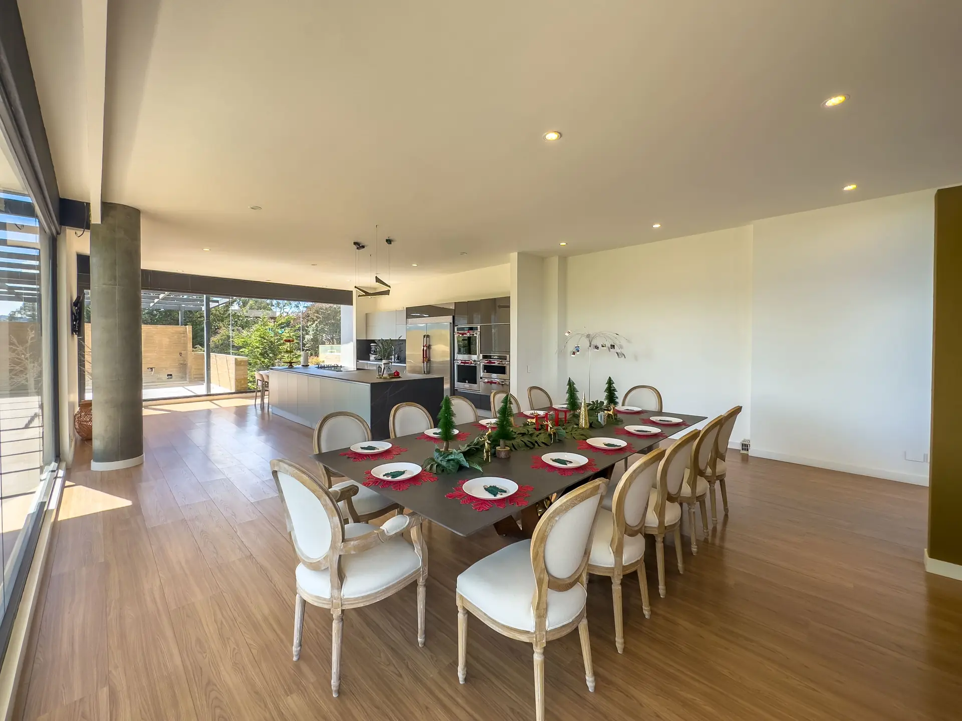 Casa con terraza y jardín a la venta o arriendo, en Bosques del Encenillo.