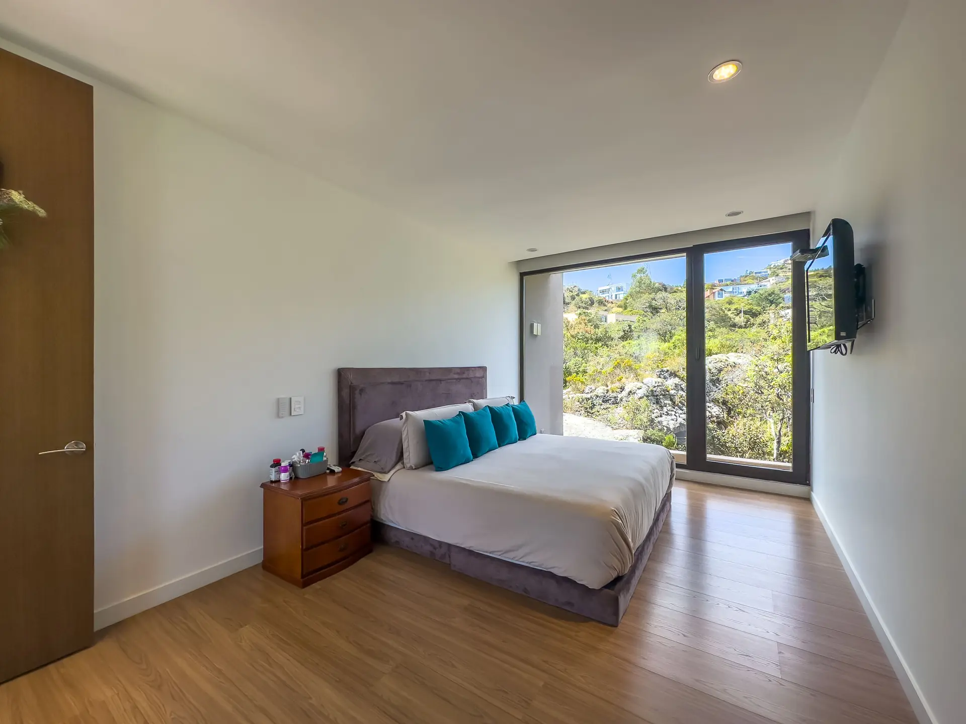 Casa con terraza y jardín a la venta o arriendo, en Bosques del Encenillo.