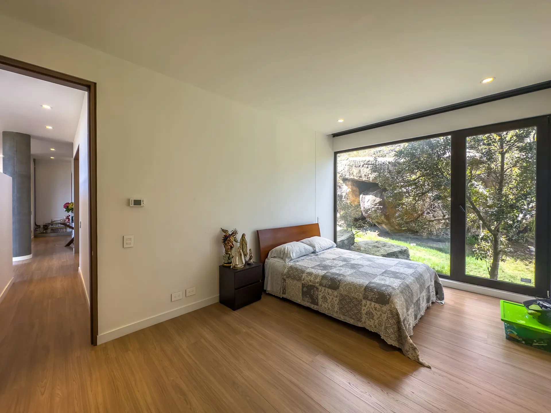 Casa con terraza y jardín a la venta o arriendo, en Bosques del Encenillo.