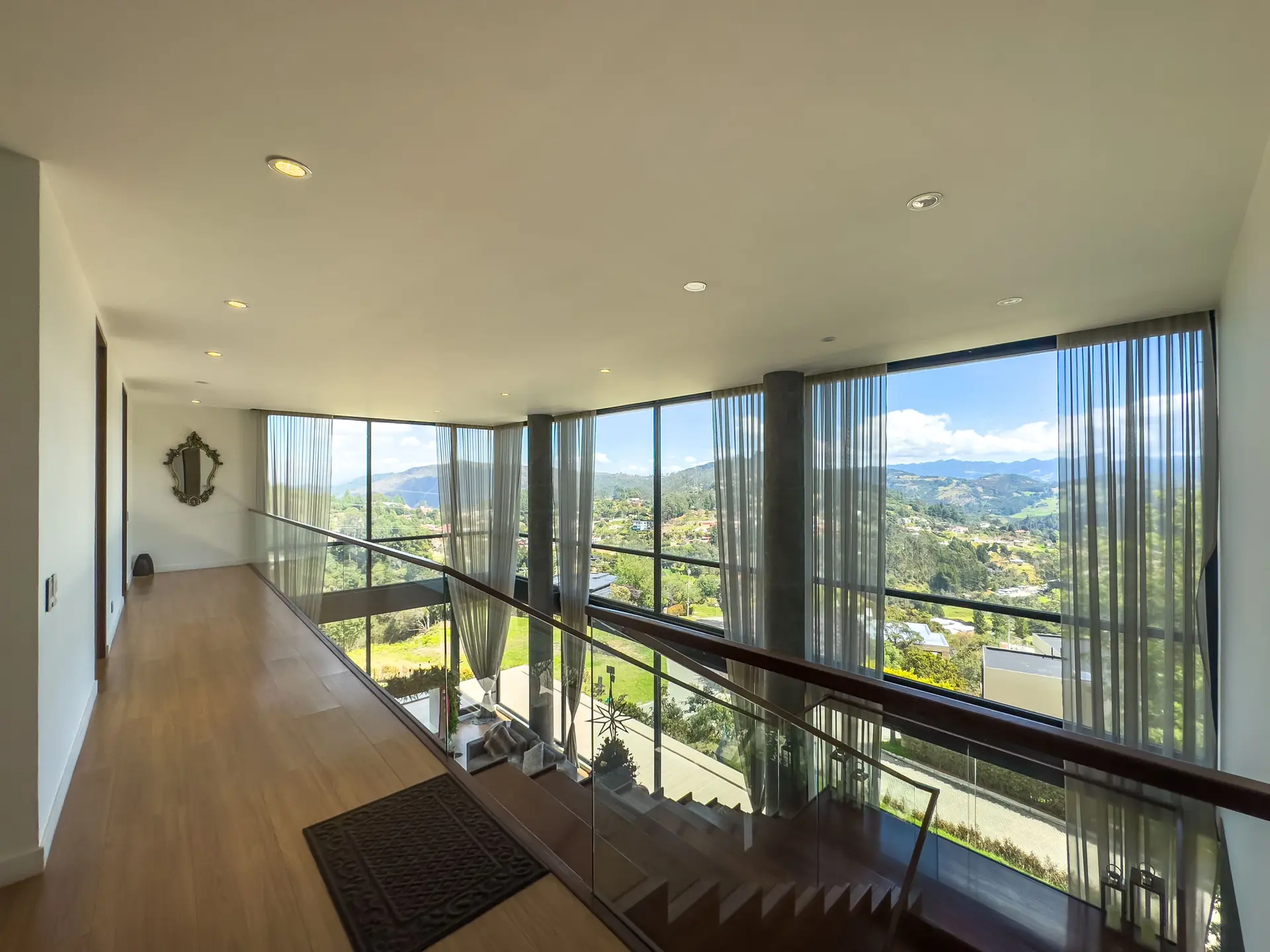 Casa con terraza y jardín a la venta o arriendo, en Bosques del Encenillo.