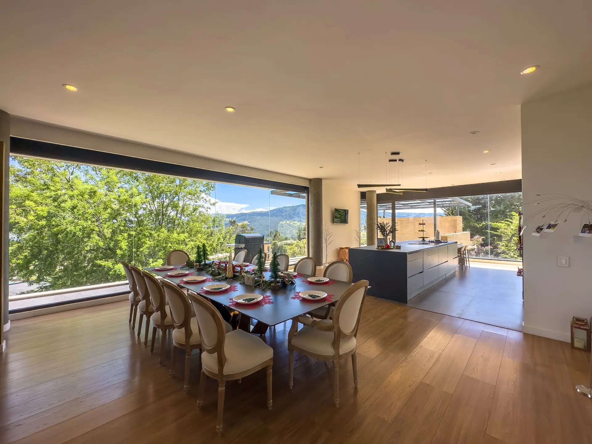 Casa con terraza y jardín a la venta o arriendo, en Bosques del Encenillo.