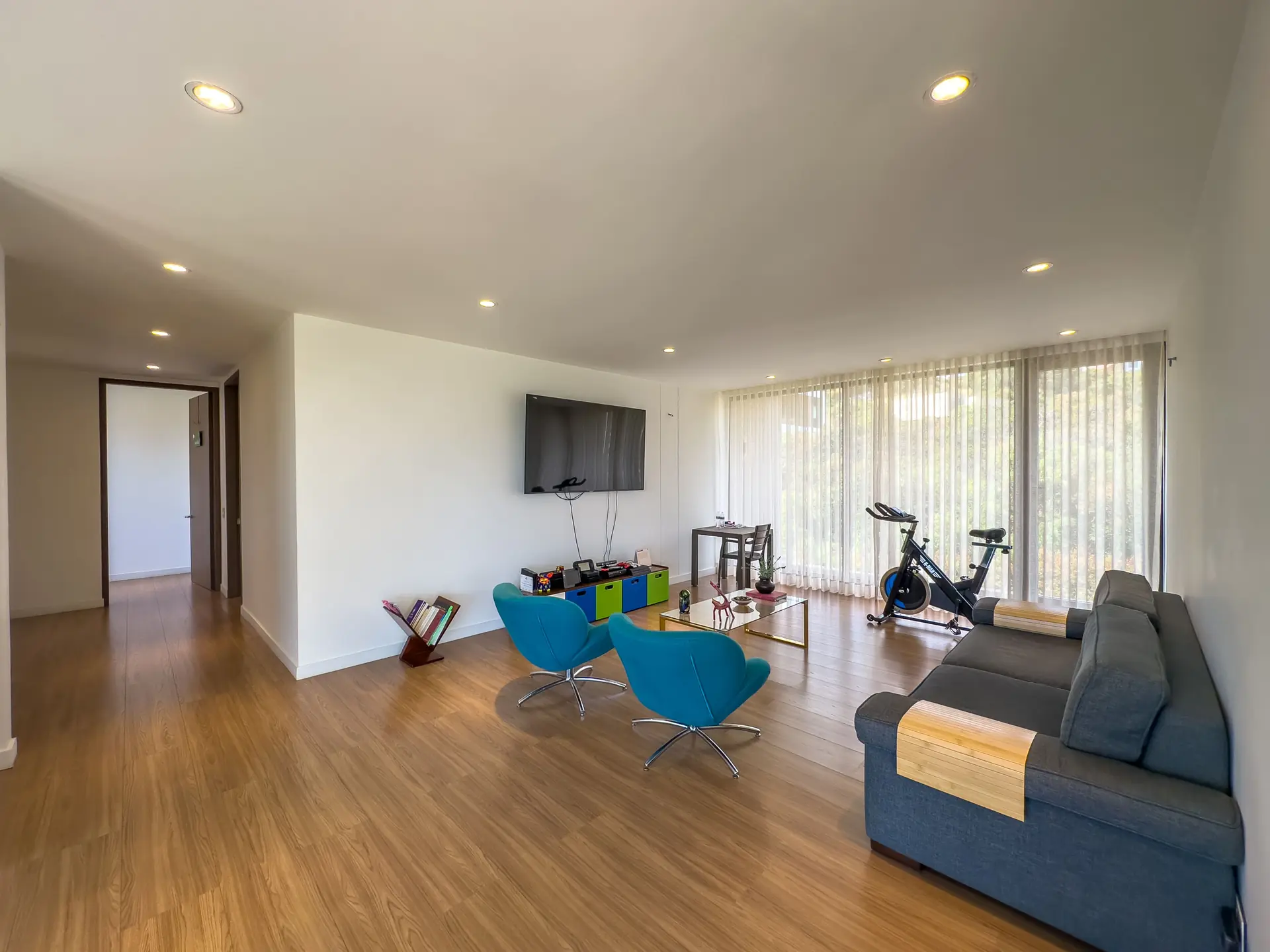 Casa con terraza y jardín a la venta o arriendo, en Bosques del Encenillo.