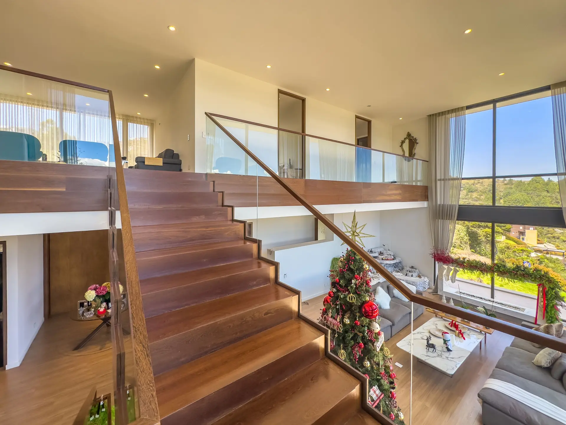 Casa con terraza y jardín a la venta o arriendo, en Bosques del Encenillo.