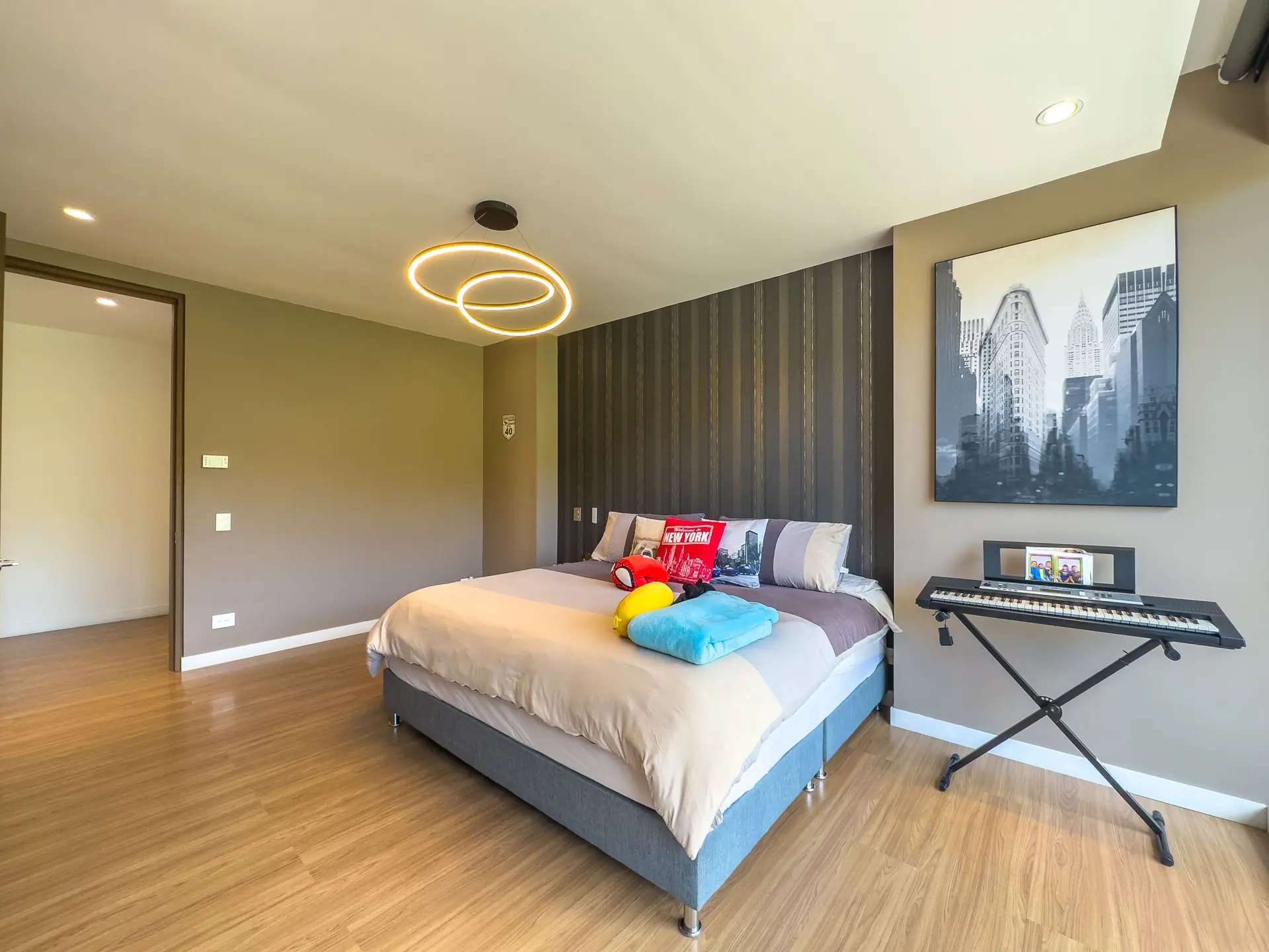 Casa con terraza y jardín a la venta o arriendo, en Bosques del Encenillo.