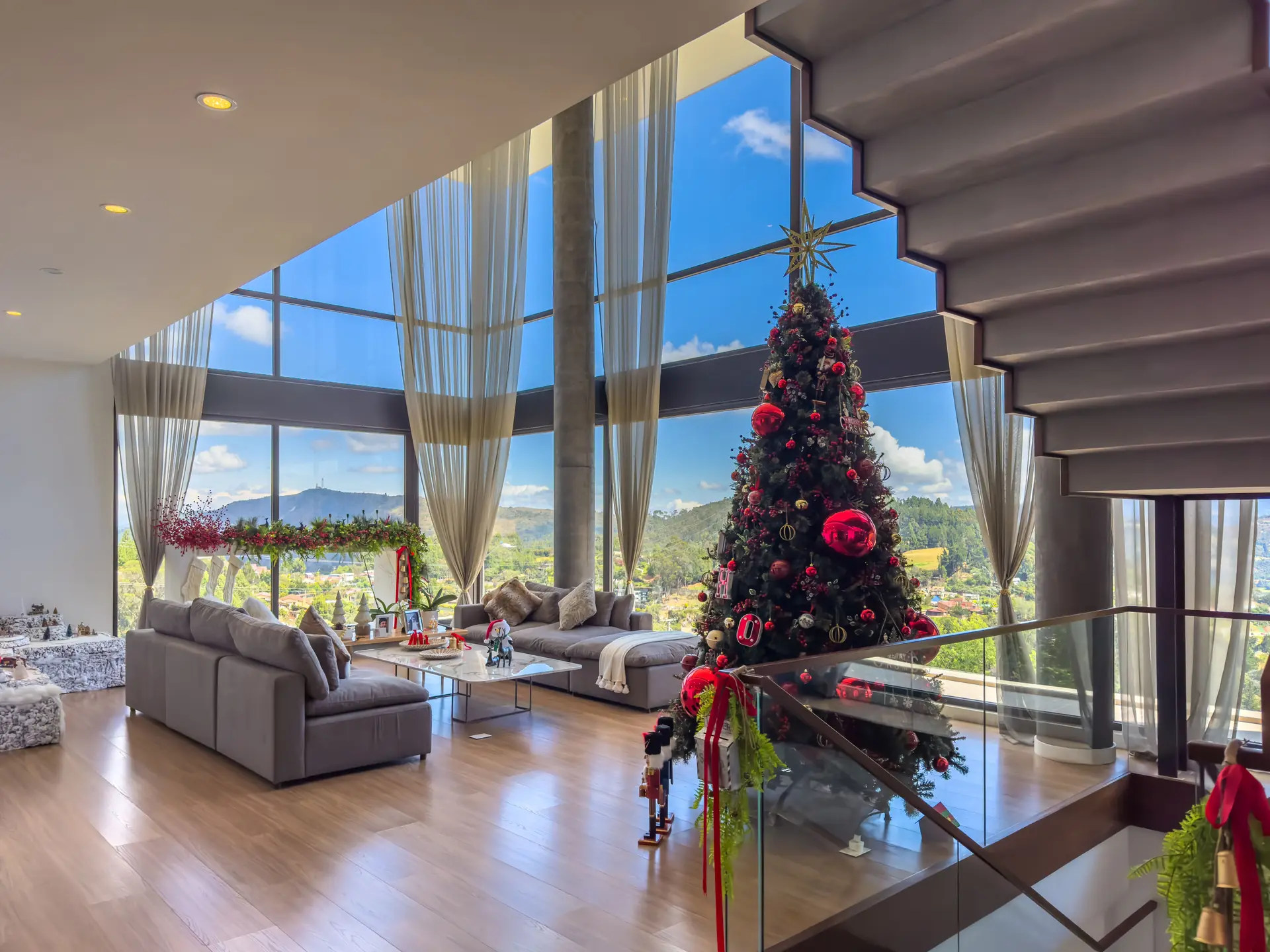 Casa con terraza y jardín a la venta o arriendo, en Bosques del Encenillo.