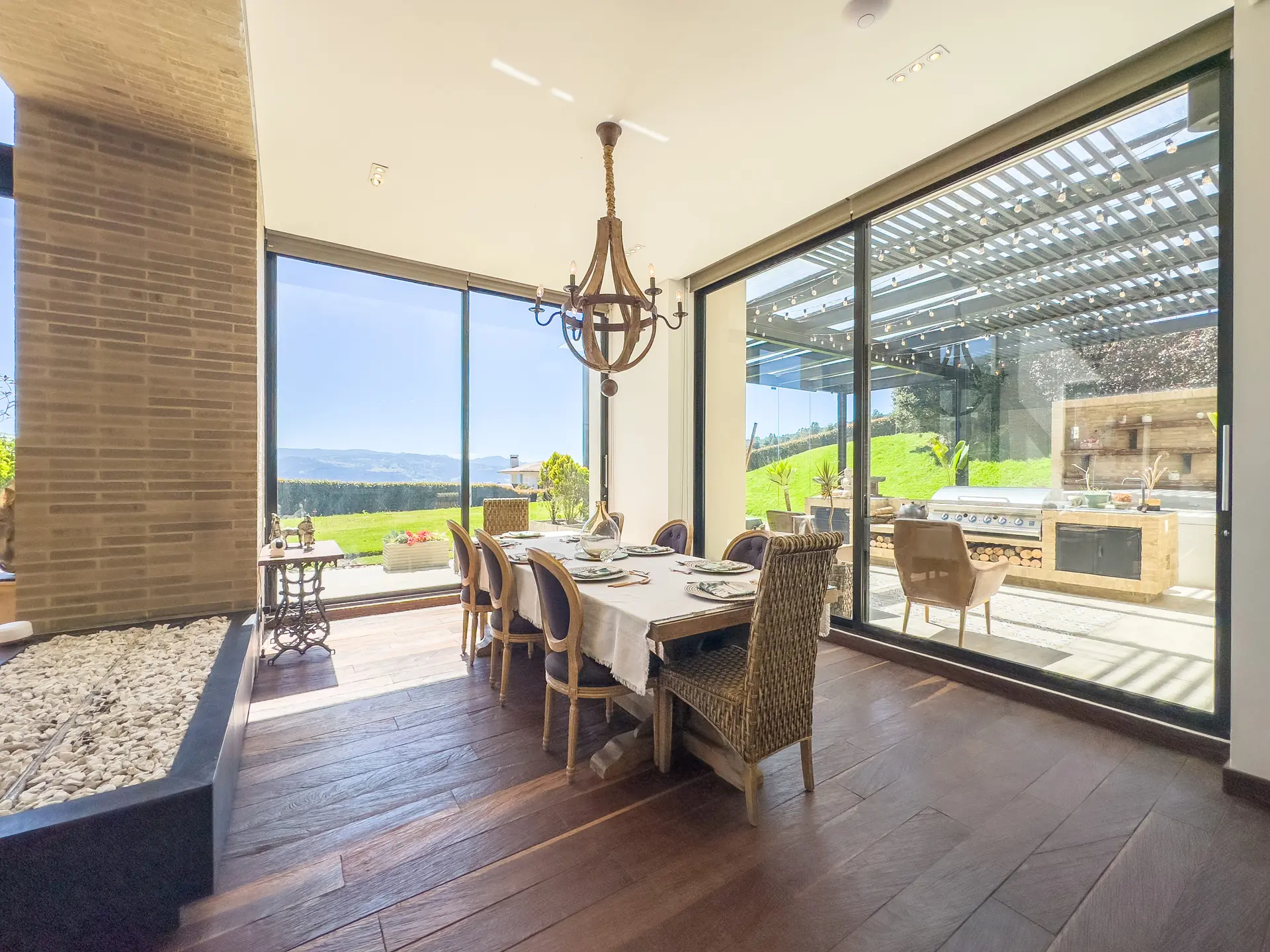 Casa con jardín a la venta, en Yerbabonita.