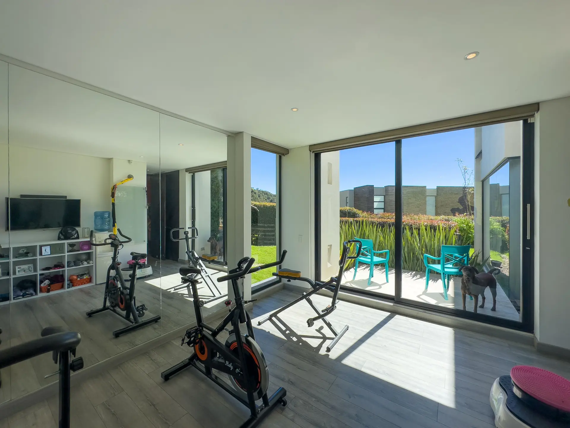 Casa con jardín a la venta, en Yerbabonita.
