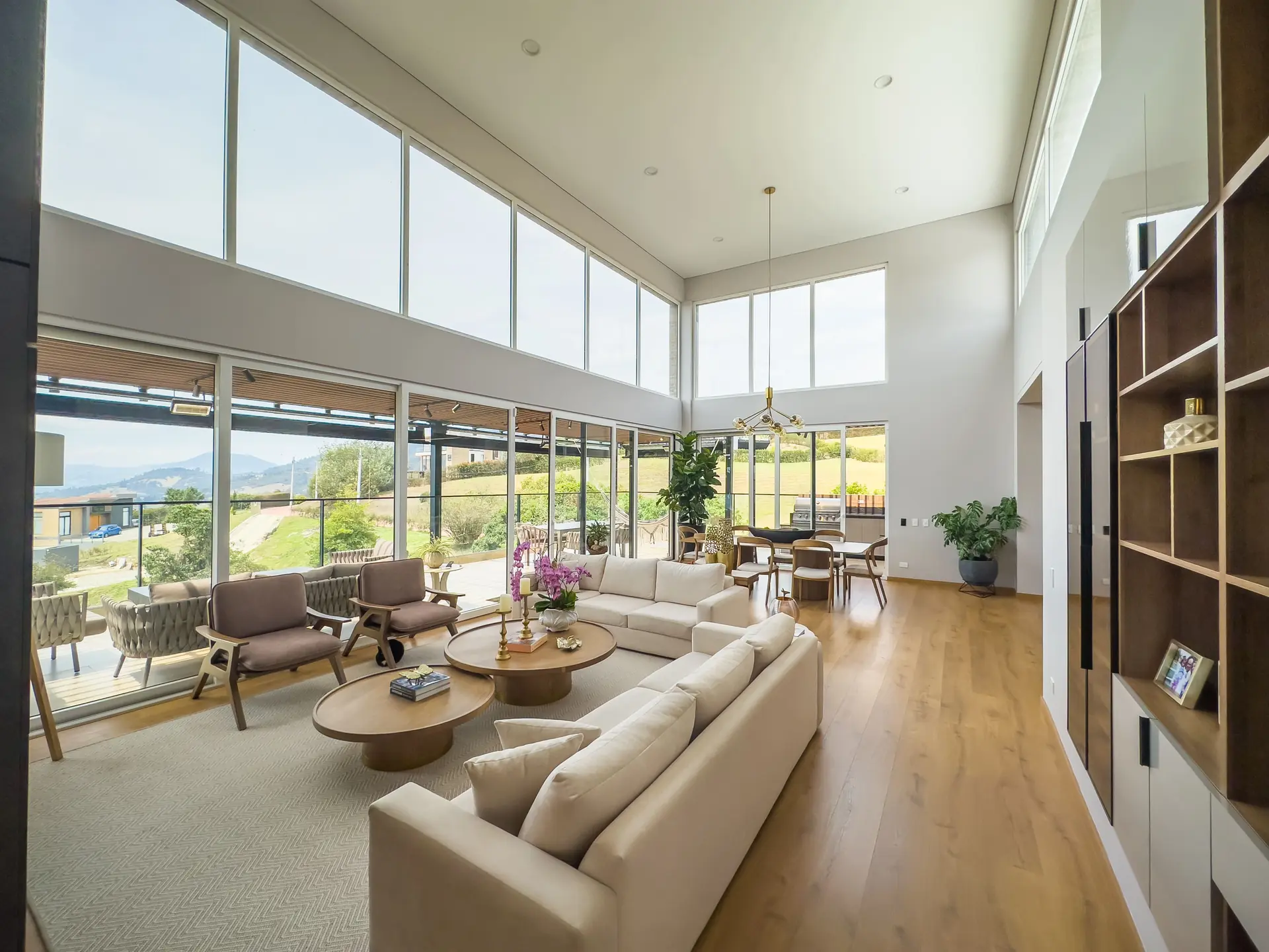 Casa con jardín a la venta, en Yerbabuena.