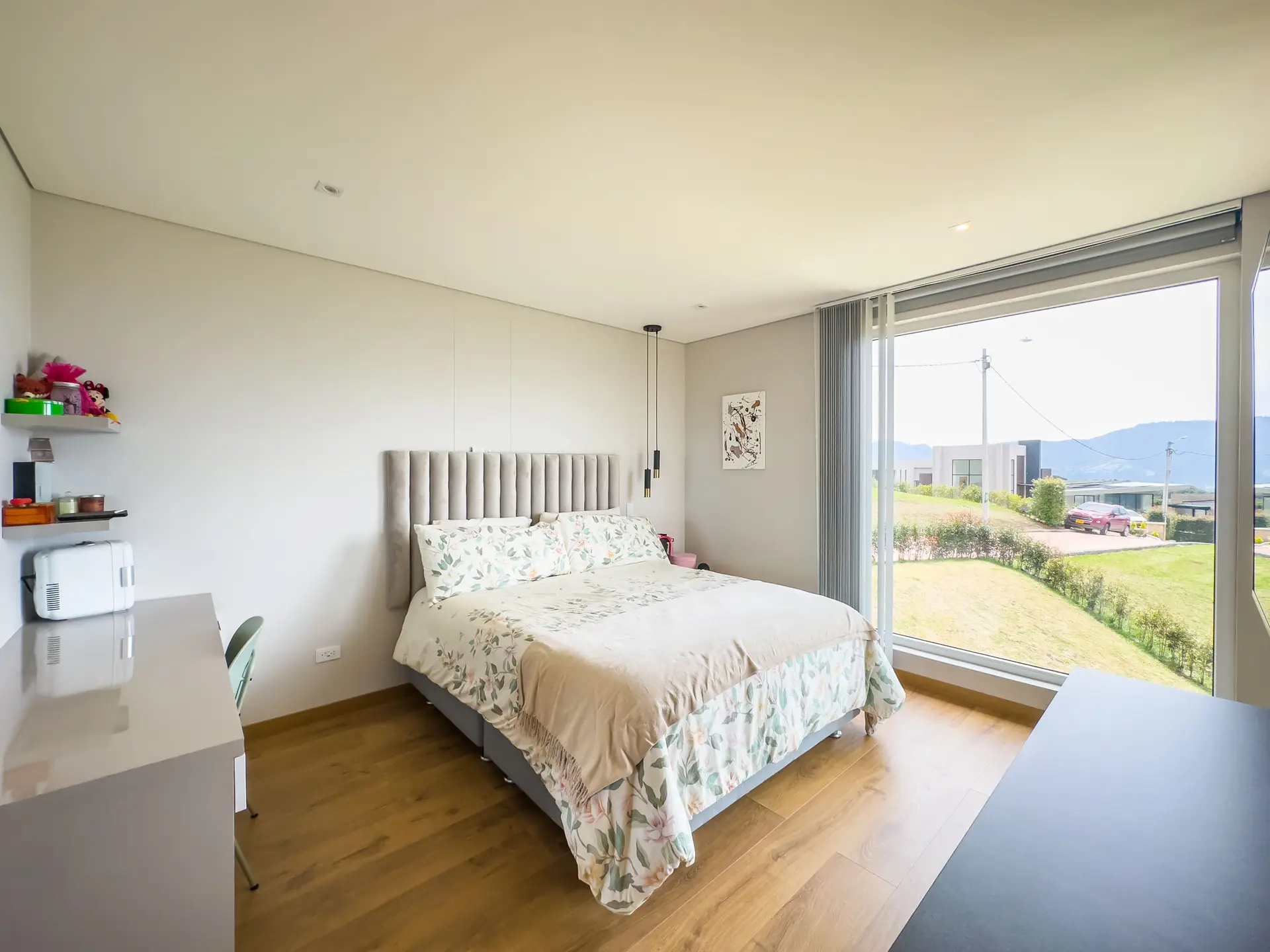 Casa con jardín a la venta, en Yerbabuena.
