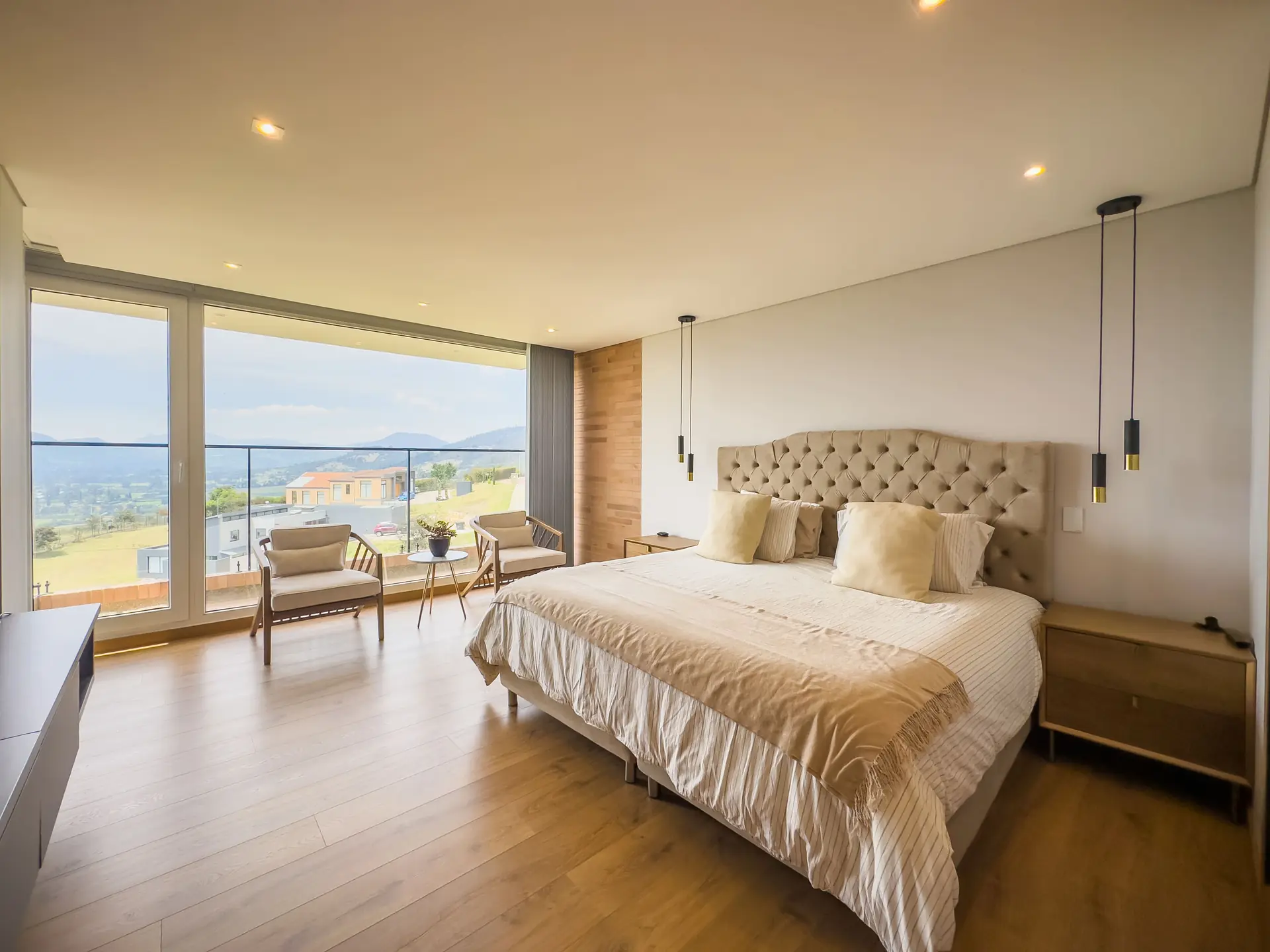 Casa con jardín a la venta, en Yerbabuena.