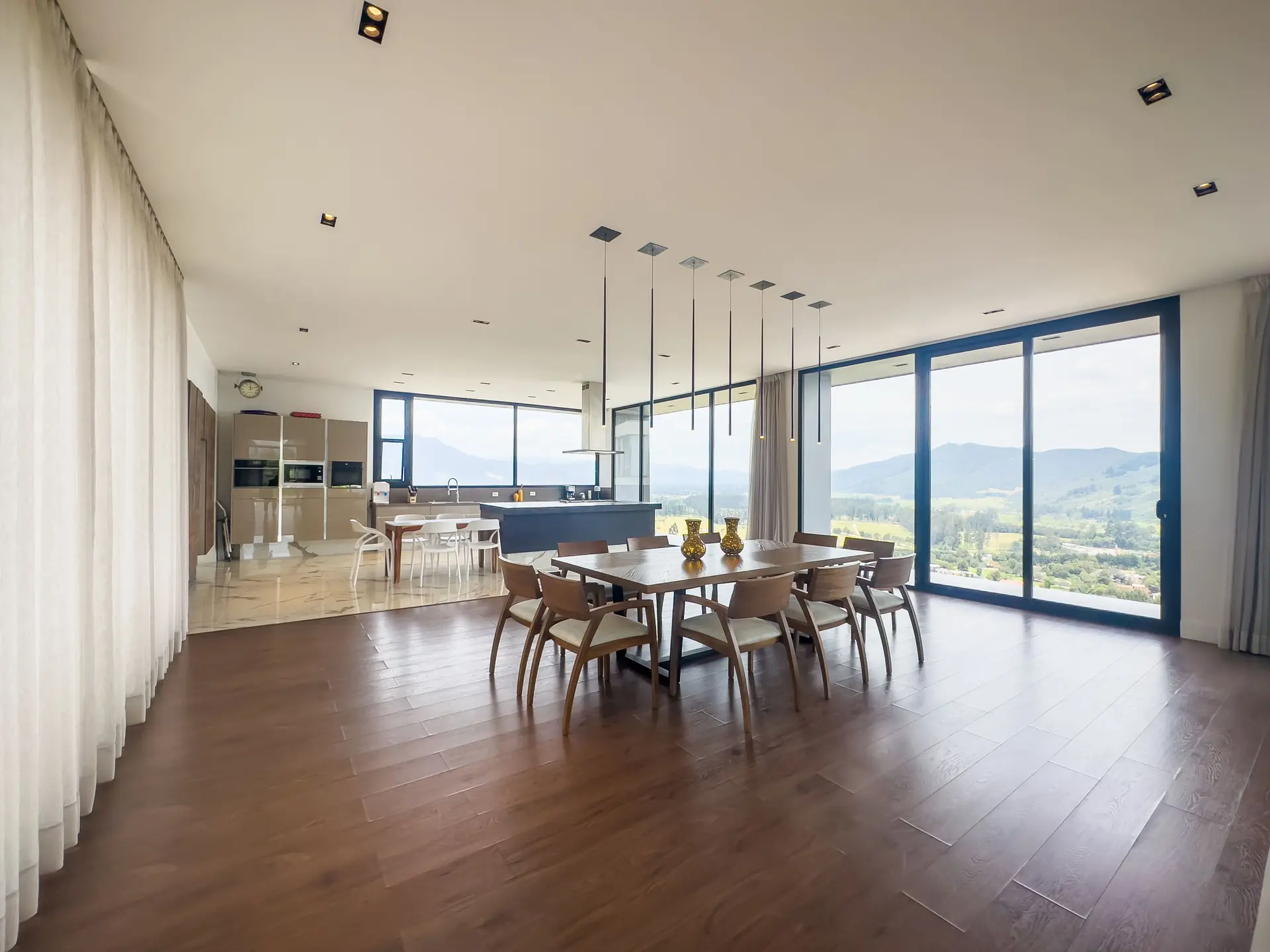 Casa con jardín a la venta, en Aposentos.