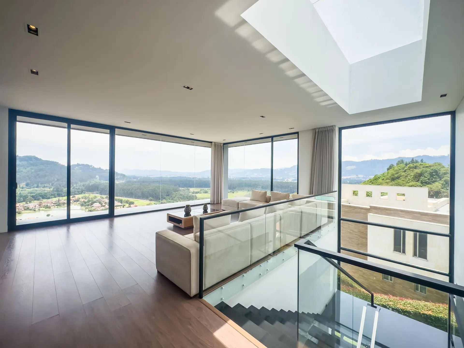 Casa con jardín a la venta, en Aposentos.