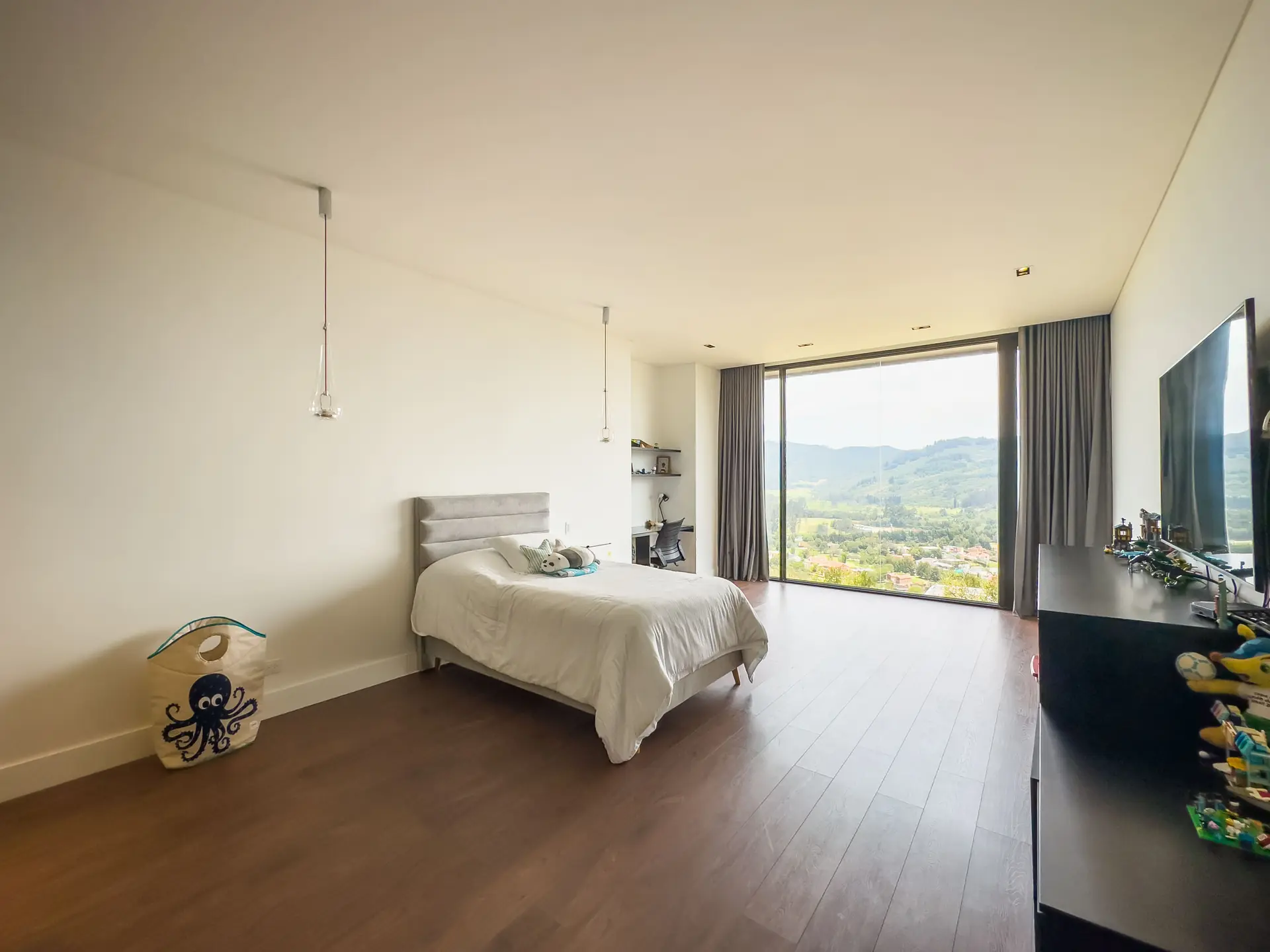 Casa con jardín a la venta, en Aposentos.
