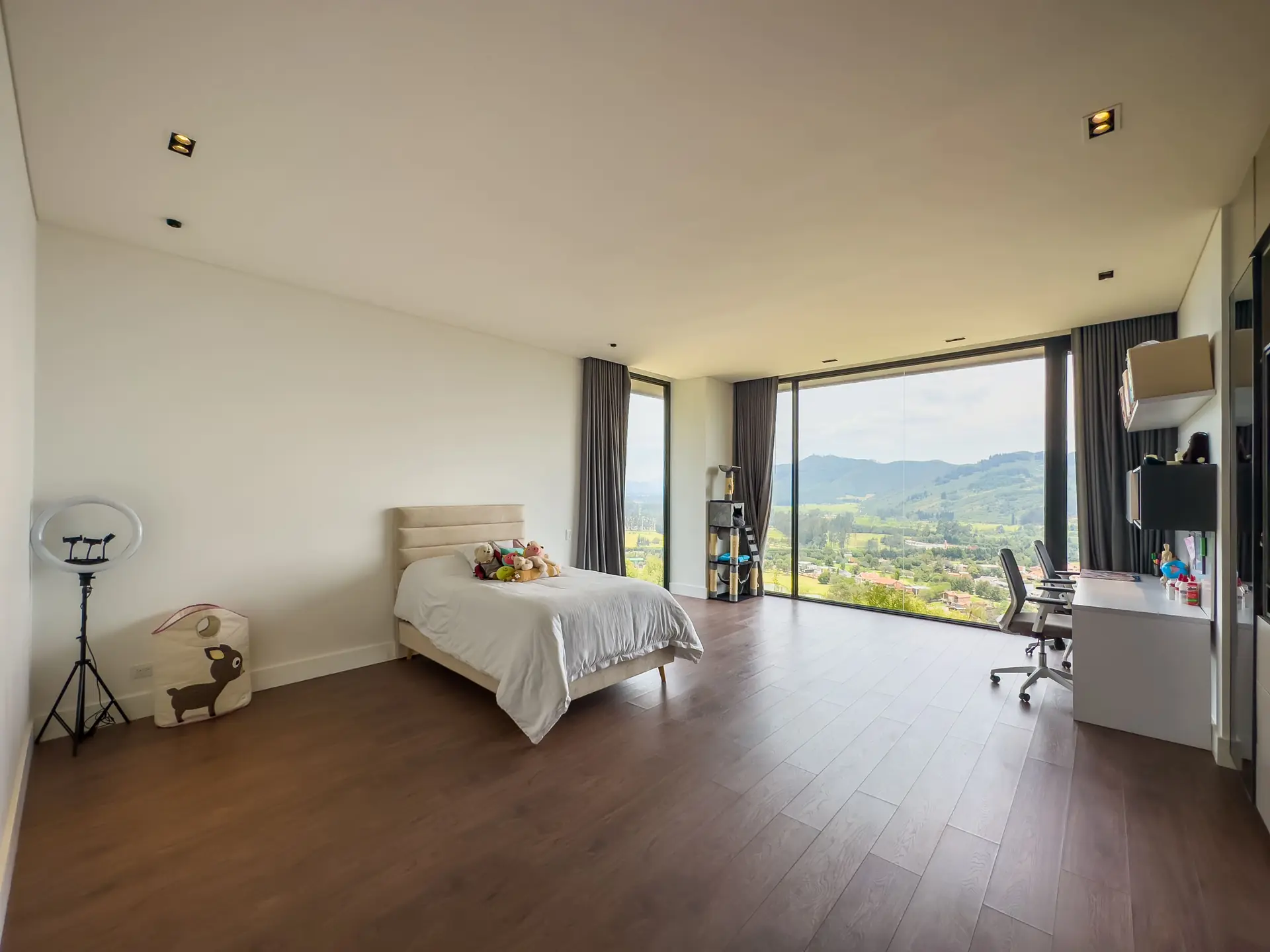 Casa con jardín a la venta, en Aposentos.