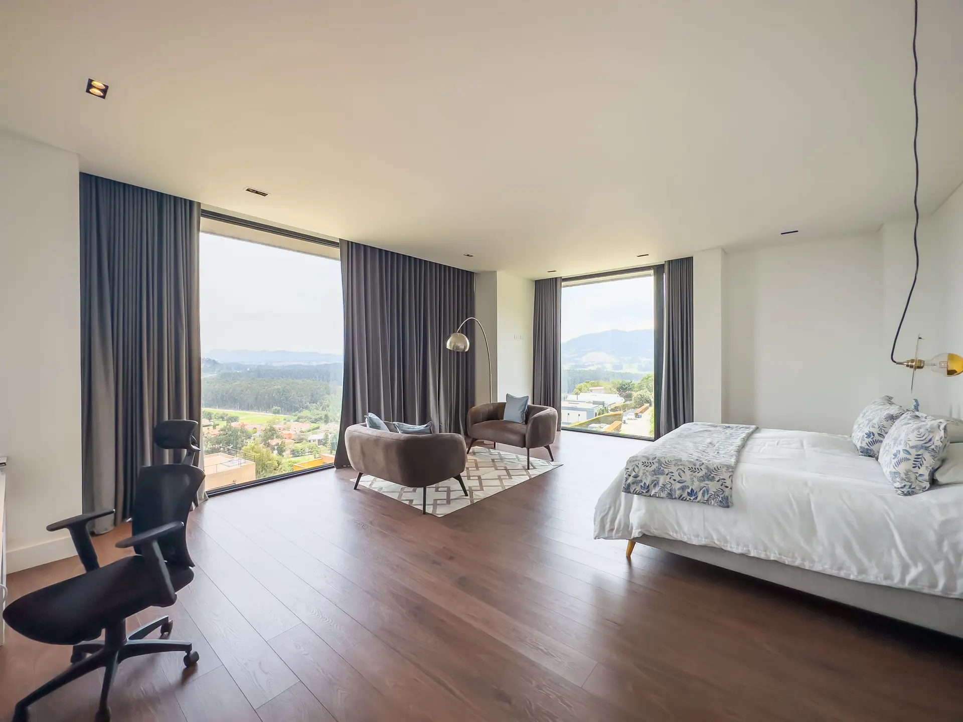 Casa con jardín a la venta, en Aposentos.