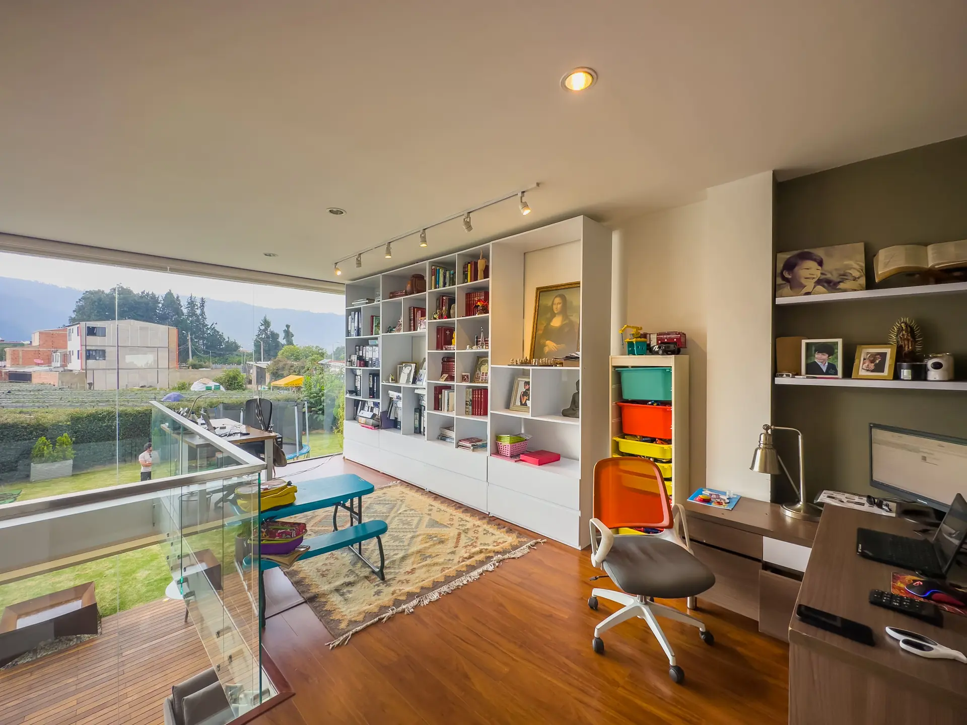 Casa con zona verde a la venta, en Cota.