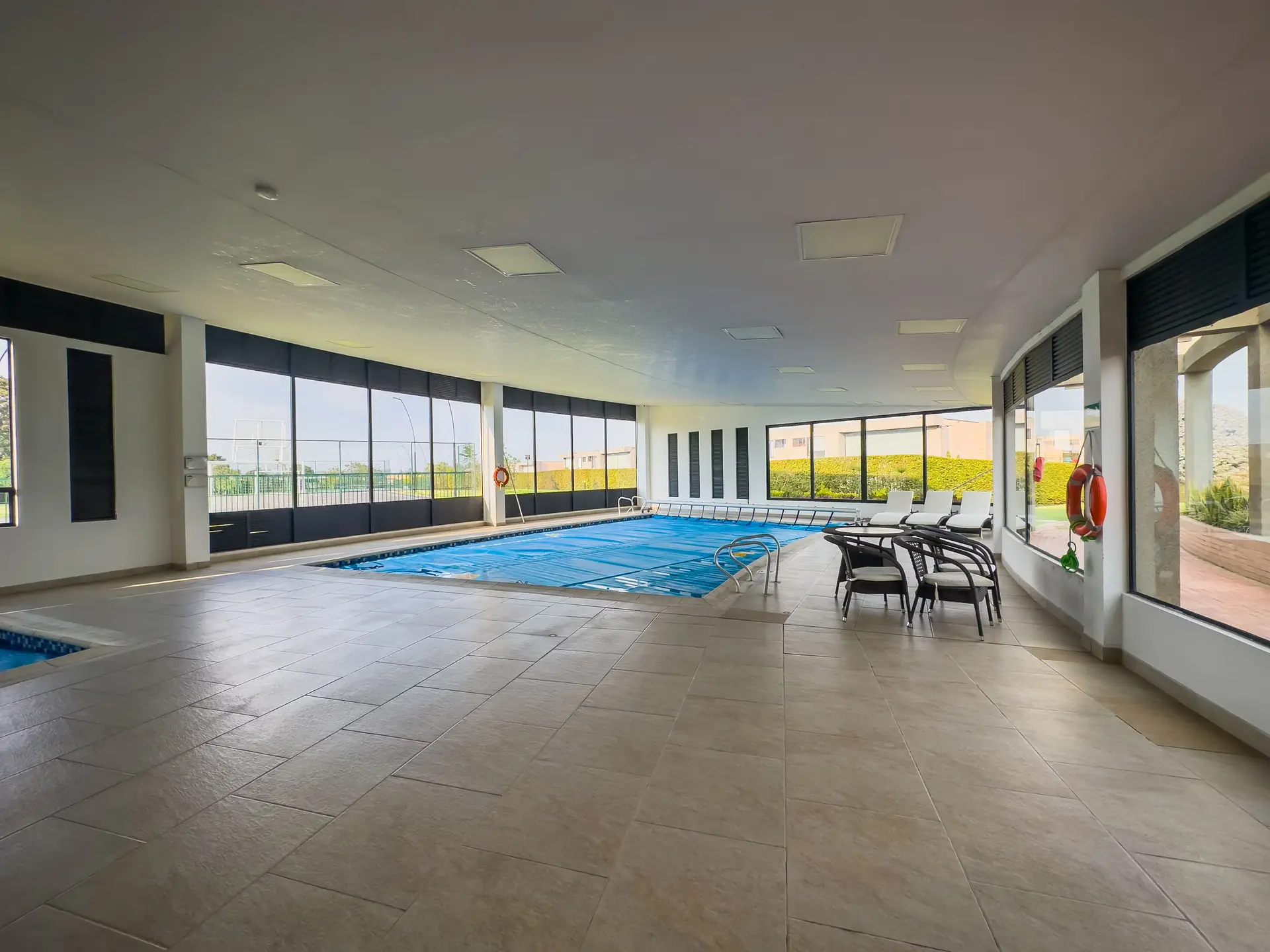 Casa con zona verde a la venta, en Cota.