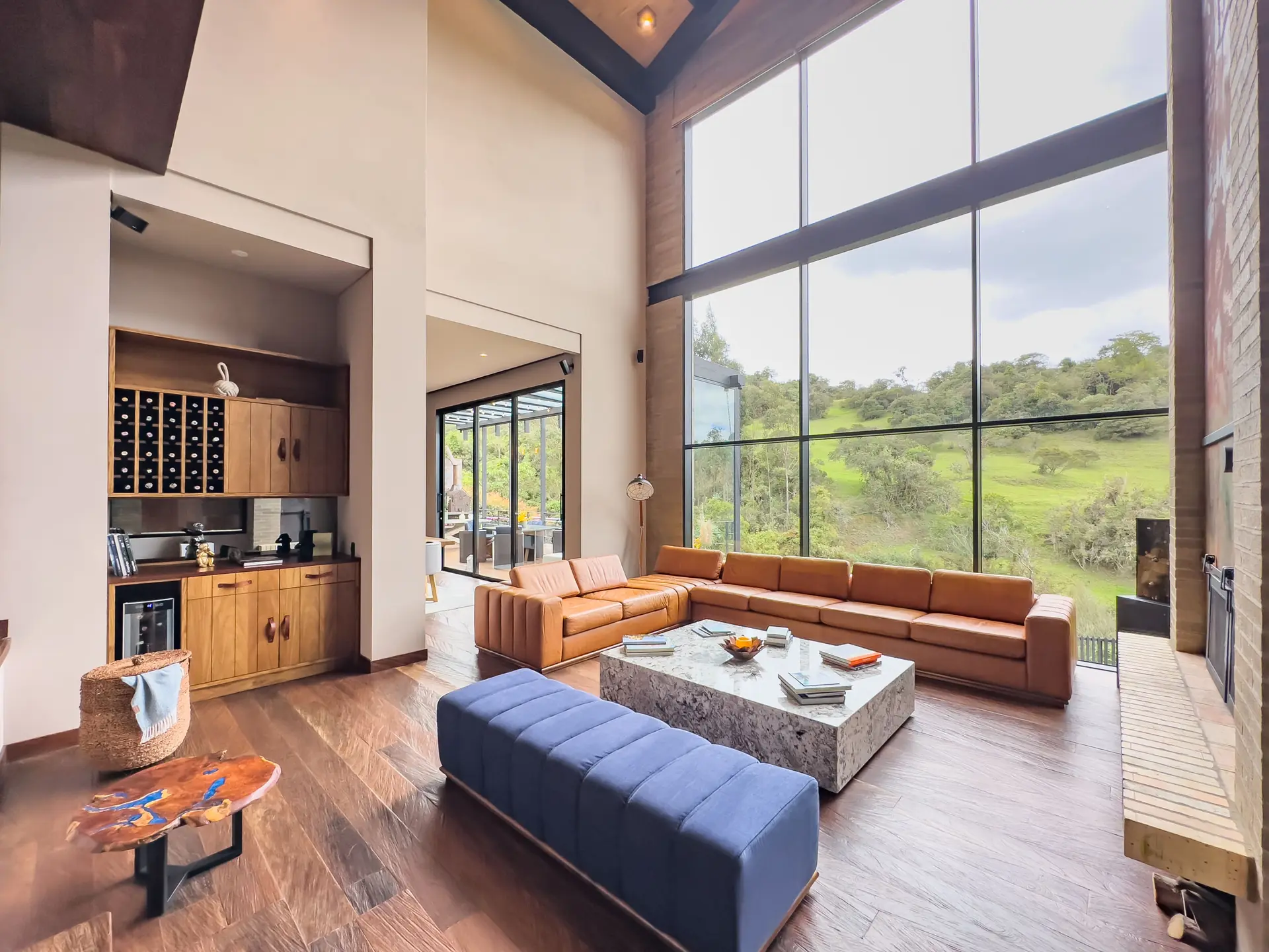 Casa con jardín a la venta, en Yerbabonita.