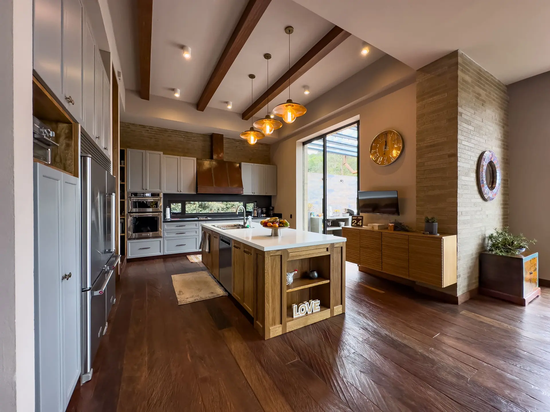 Casa con jardín a la venta, en Yerbabonita.