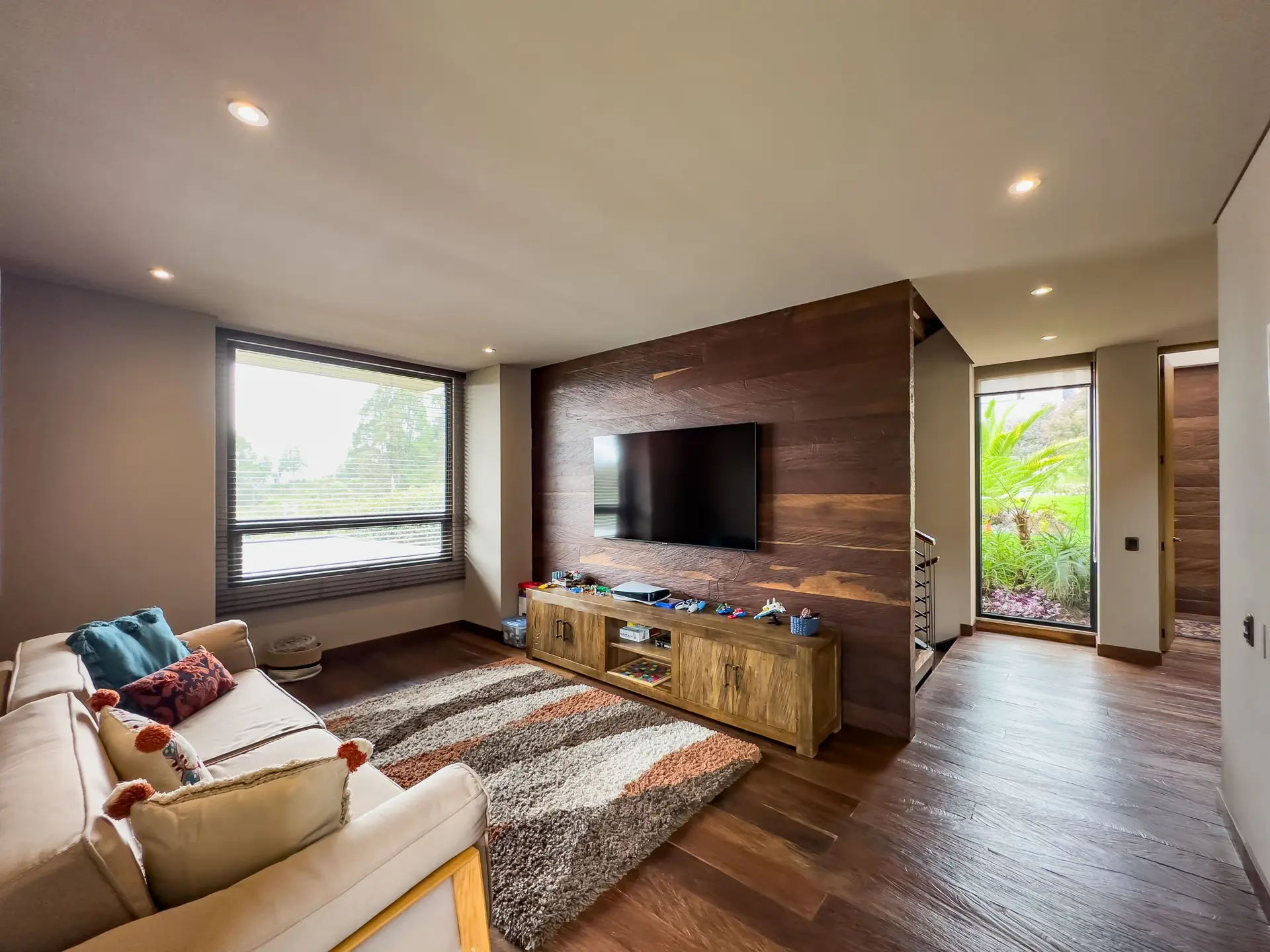 Casa con jardín a la venta, en Yerbabonita.