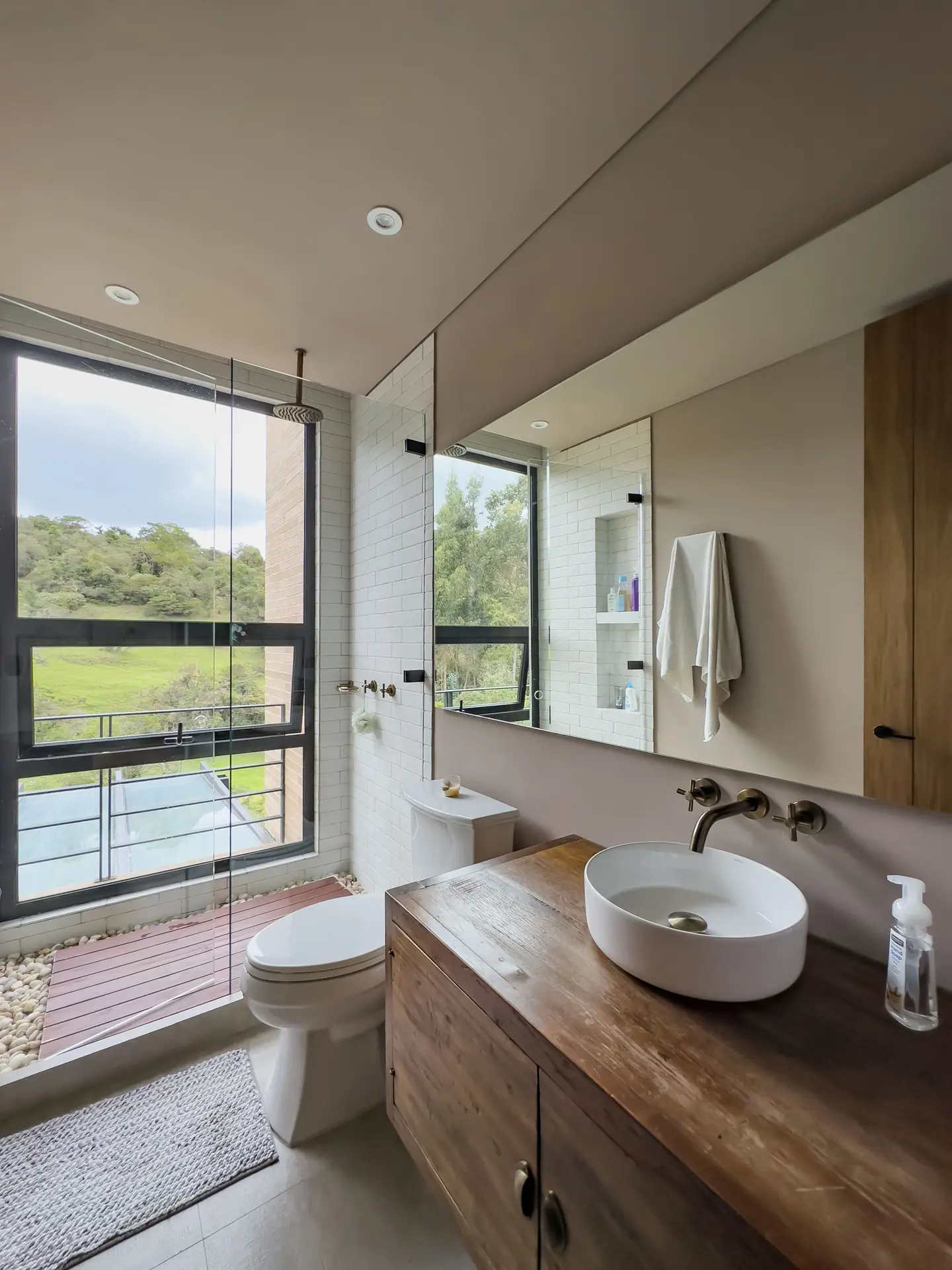 Casa con jardín a la venta, en Yerbabonita.