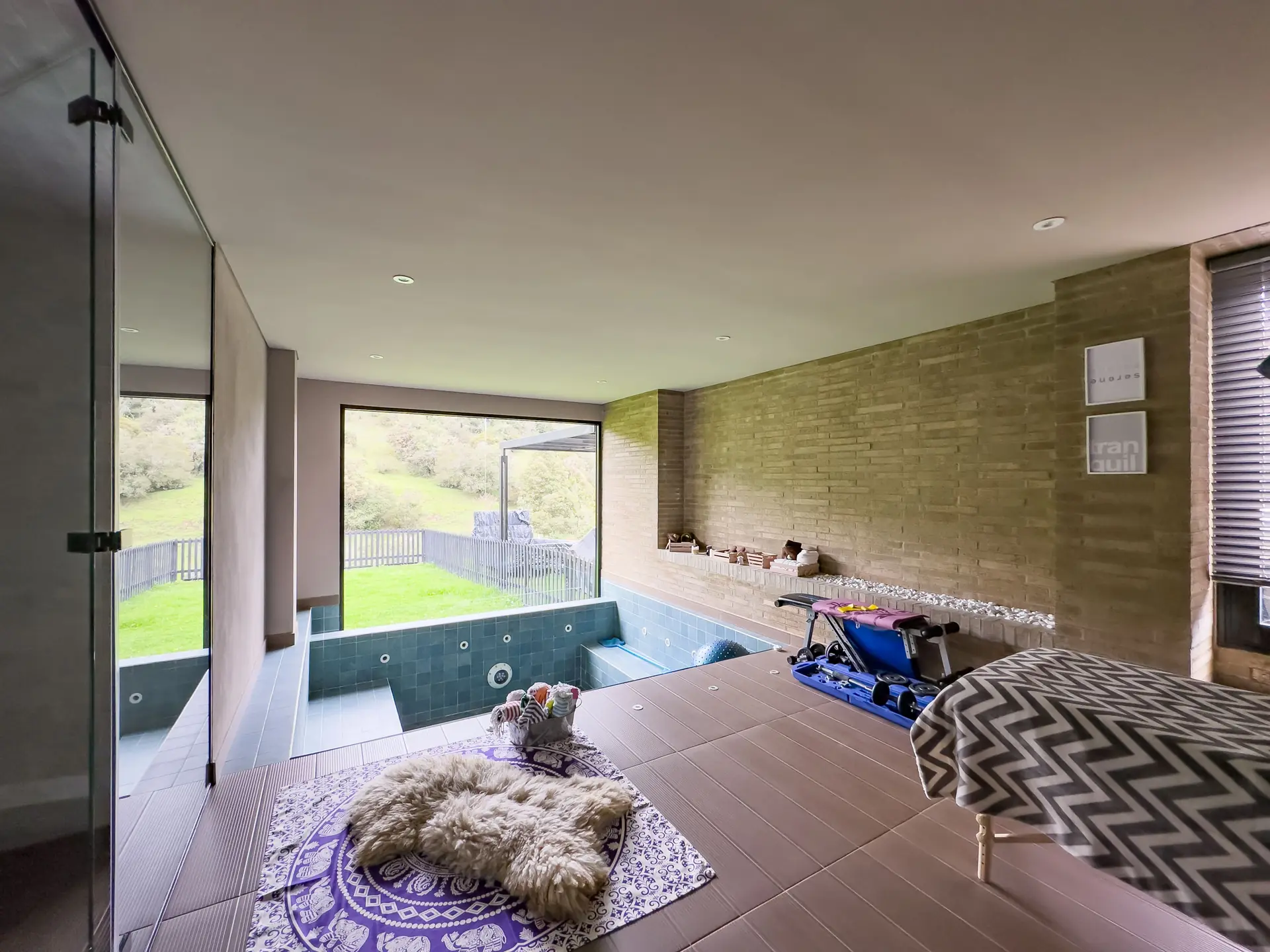 Casa con jardín a la venta, en Yerbabonita.