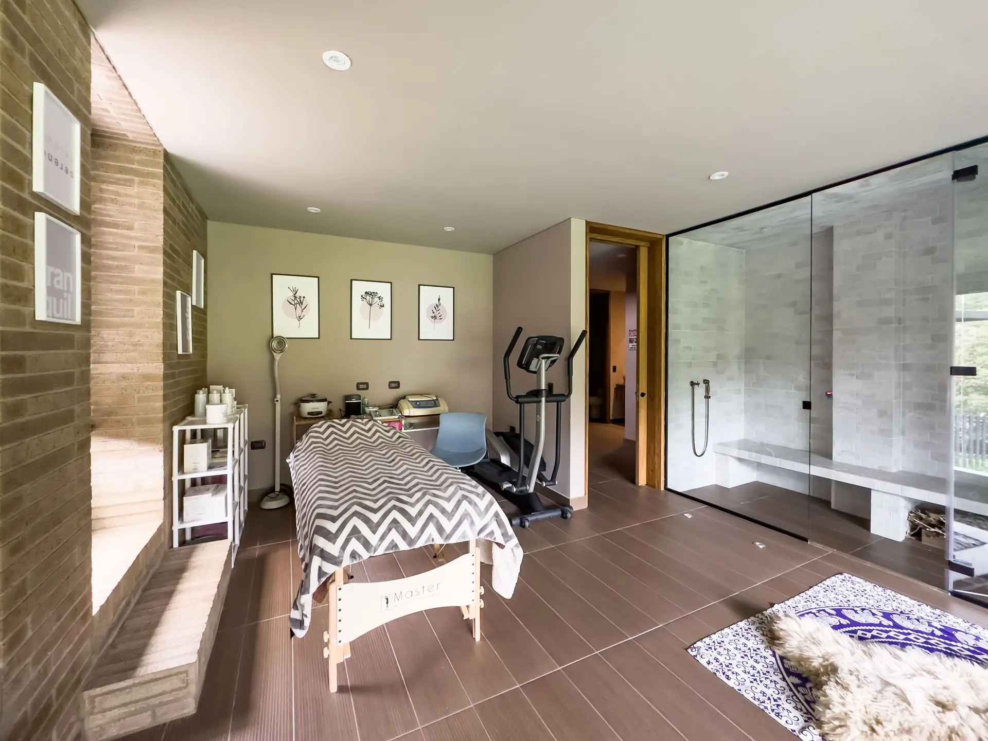 Casa con jardín a la venta, en Yerbabonita.