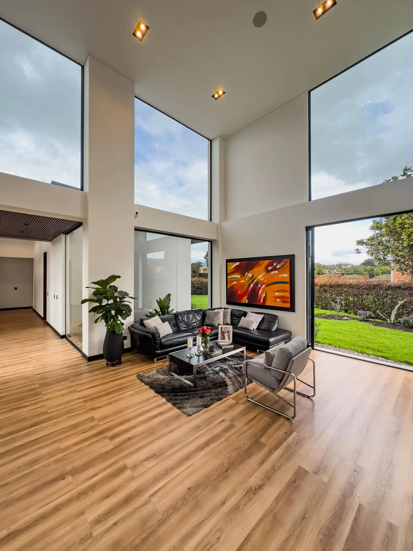 Casa con jardín a la venta, en San Simón.