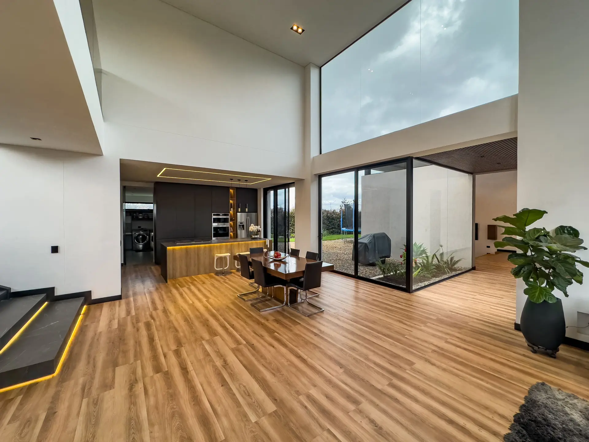 Casa con jardín a la venta, en San Simón.