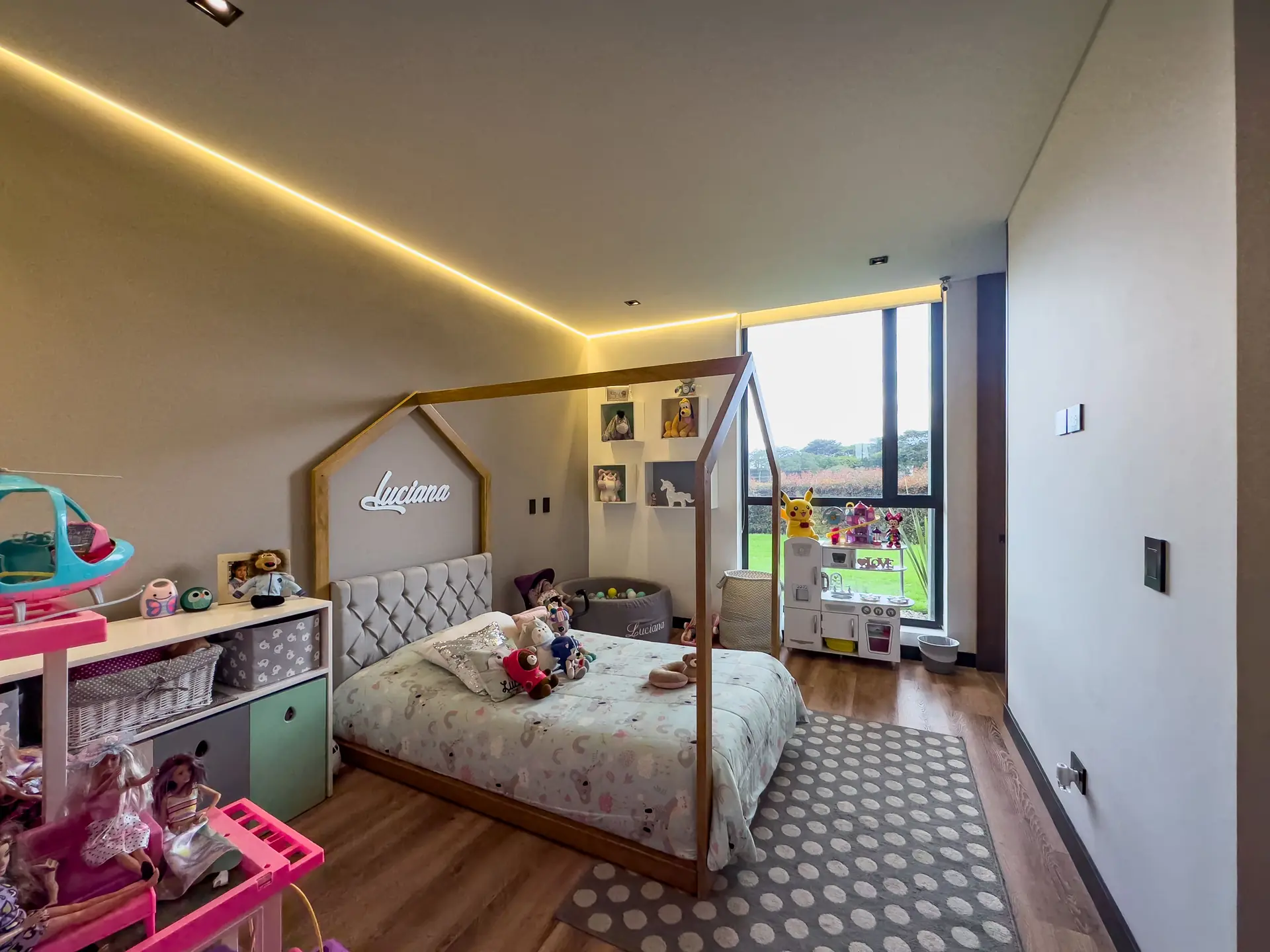 Casa con jardín a la venta, en San Simón.