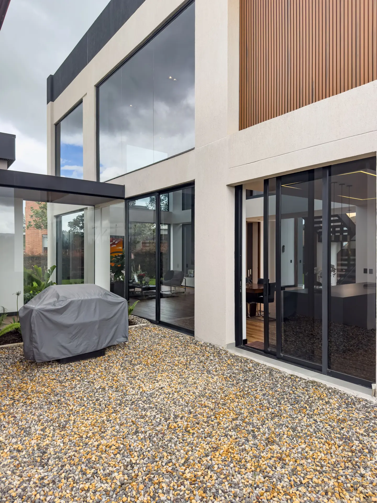Casa con jardín a la venta, en San Simón.