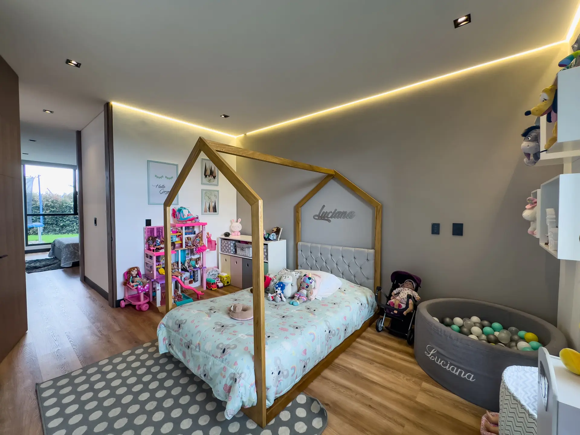 Casa con jardín a la venta, en San Simón.