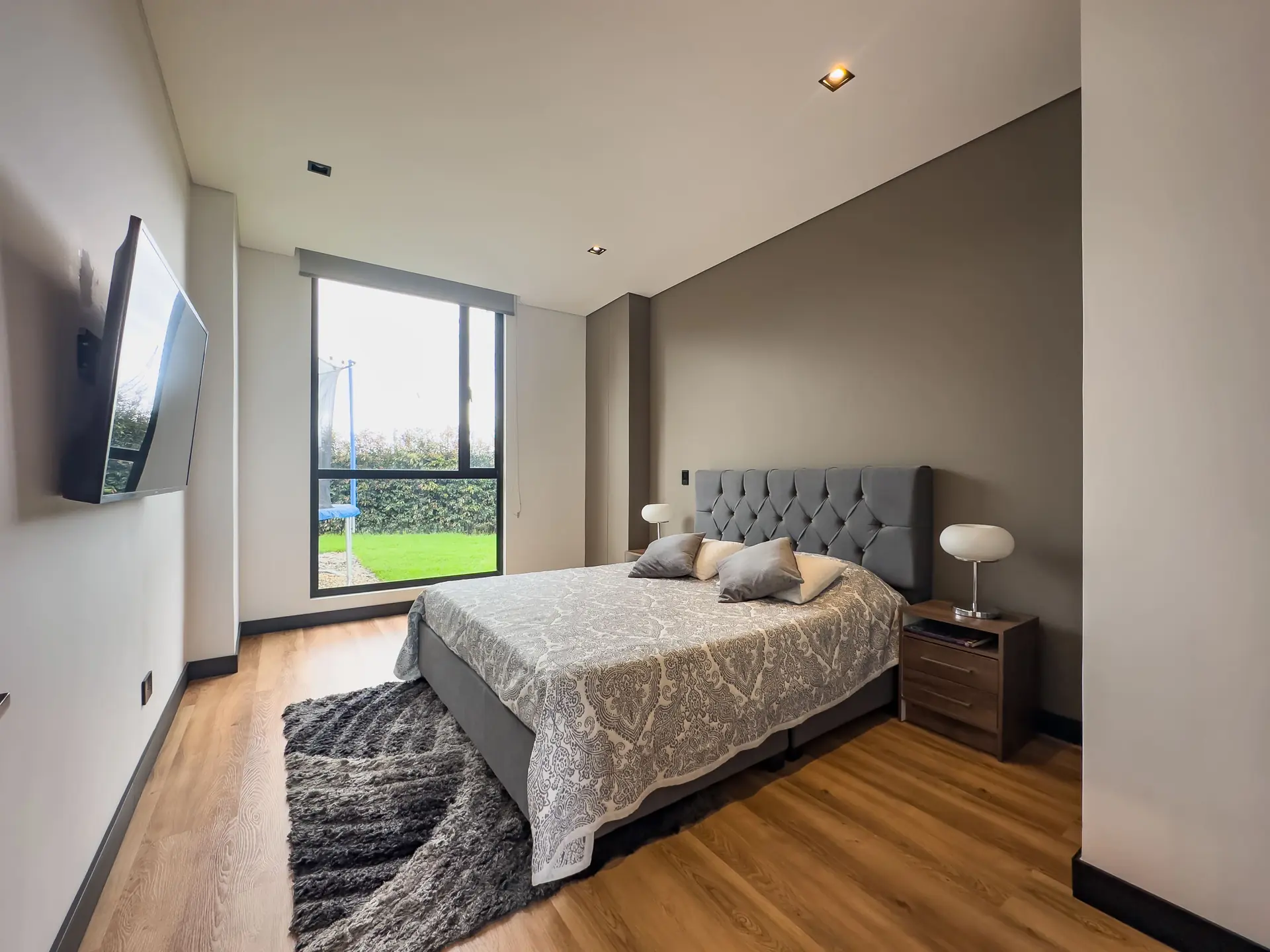 Casa con jardín a la venta, en San Simón.