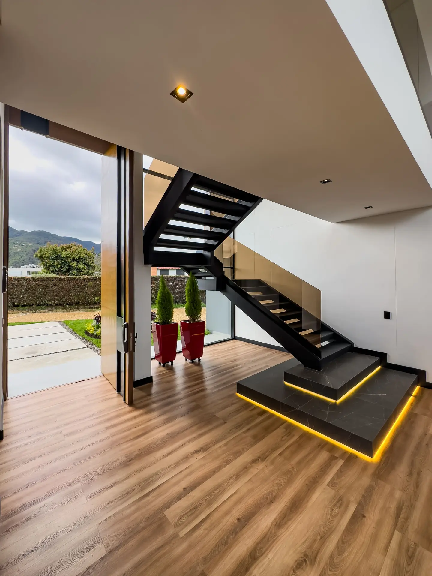 Casa con jardín a la venta, en San Simón.
